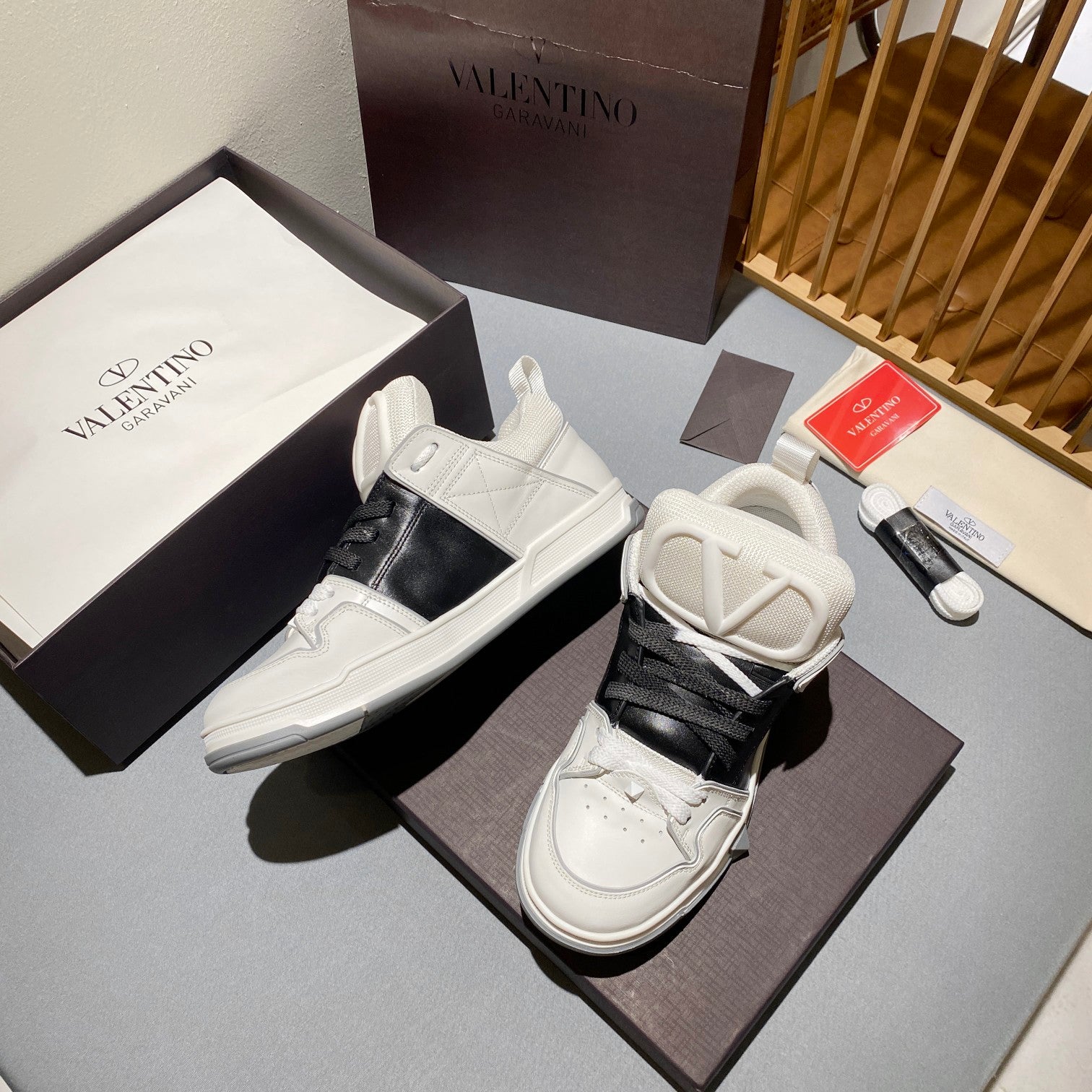 LuxluxHouse Best Quality Shoes Valentino