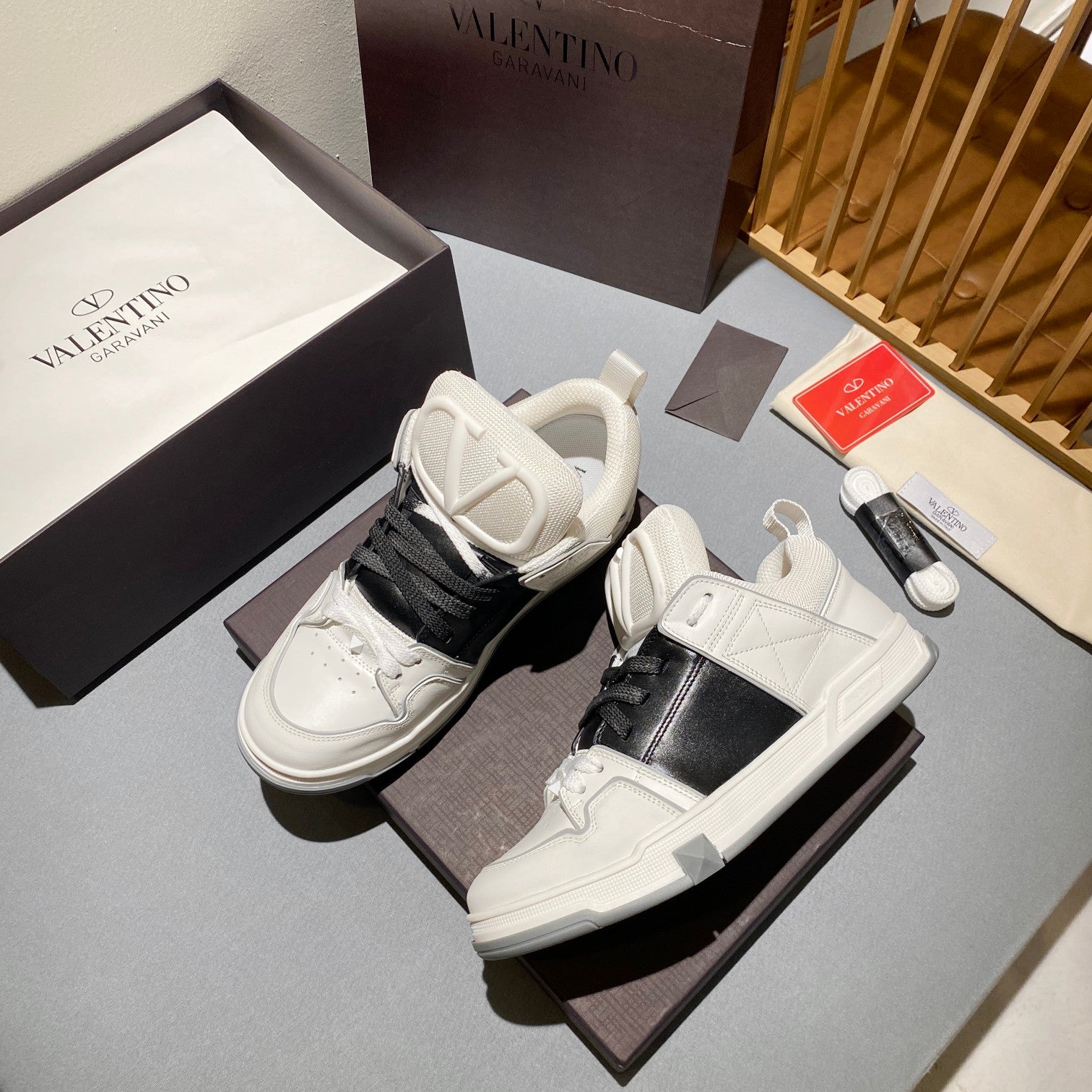 LuxluxHouse Best Quality Shoes Valentino