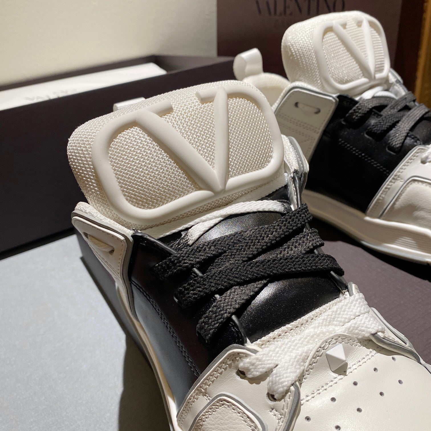 LuxluxHouse Best Quality Shoes Valentino