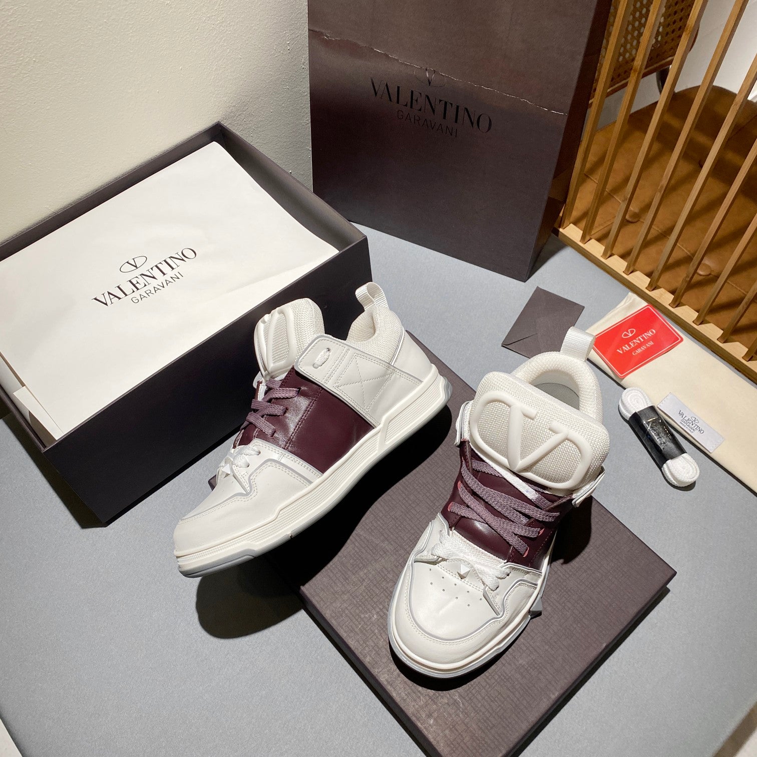 LuxluxHouse Best Quality Shoes Valentino