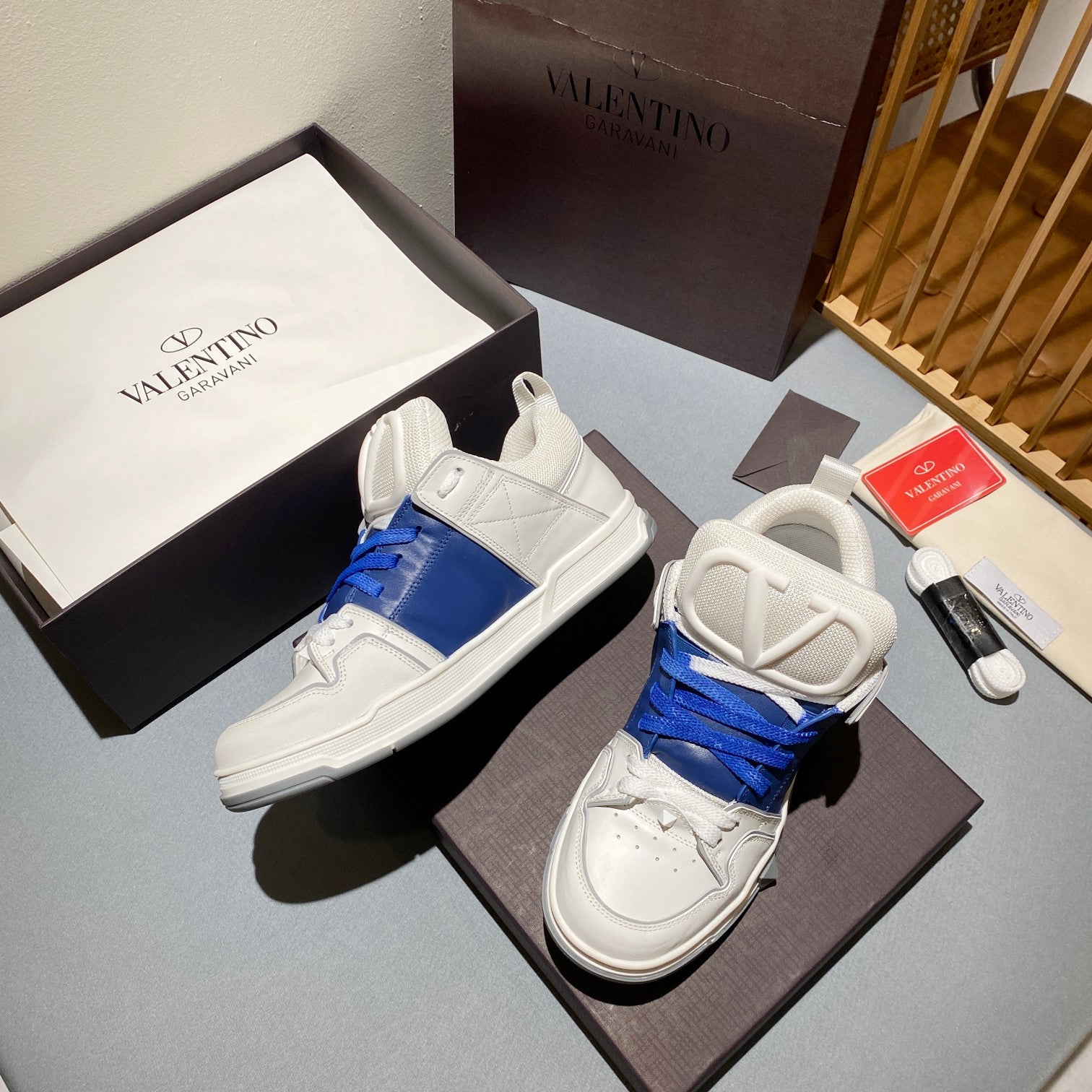 LuxluxHouse Best Quality Shoes Valentino