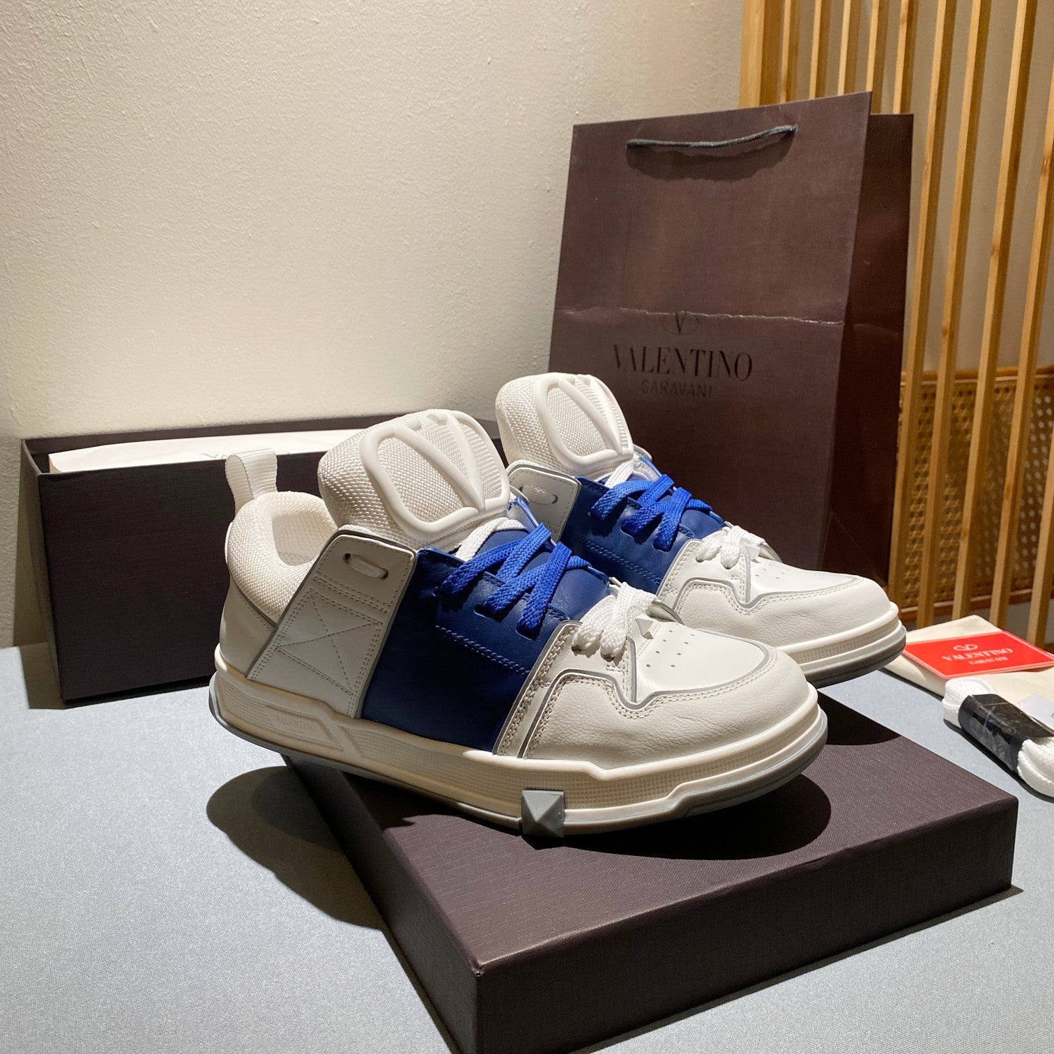 LuxluxHouse Best Quality Shoes Valentino