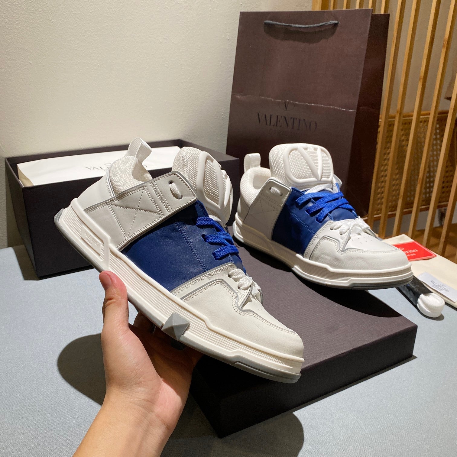 LuxluxHouse Best Quality Shoes Valentino