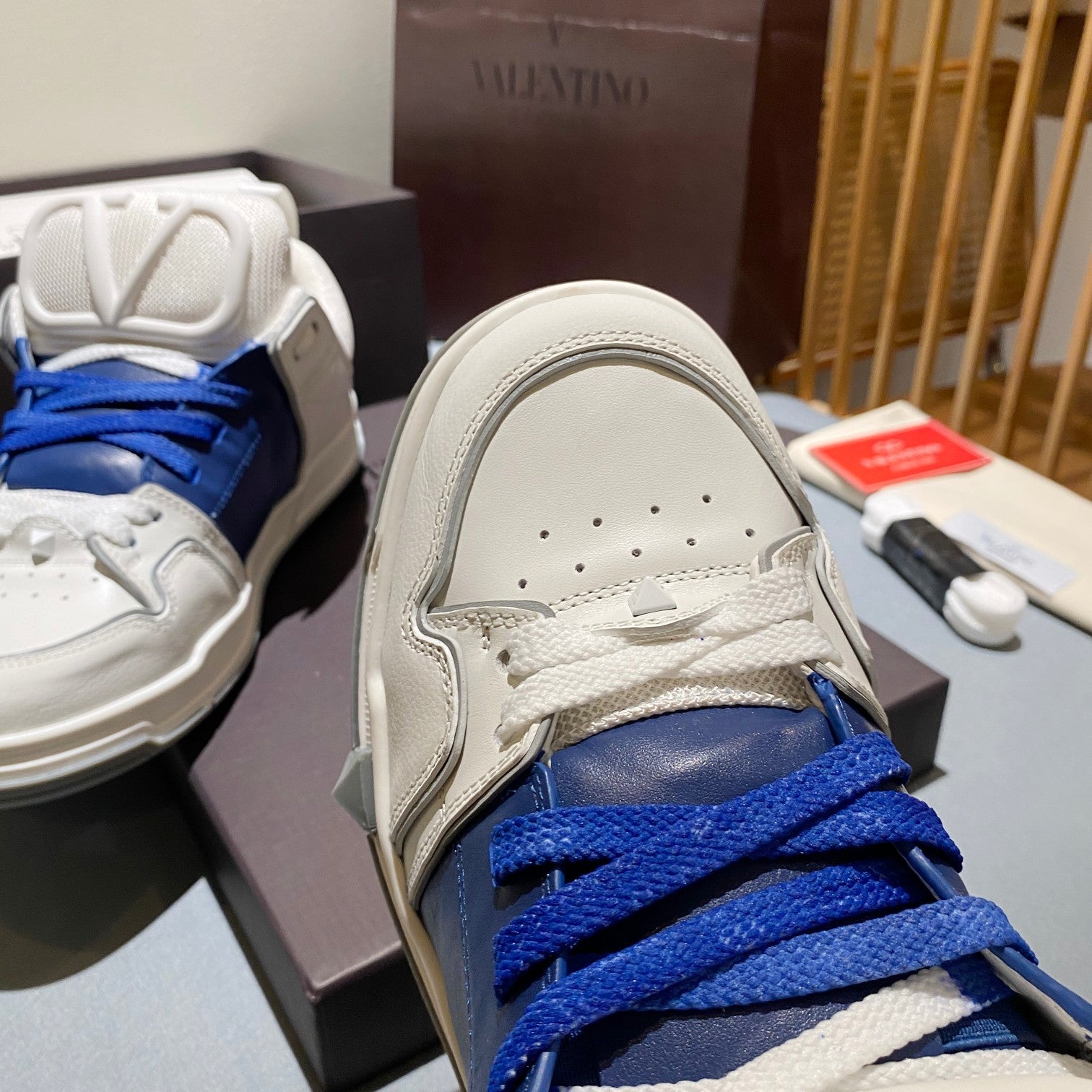 LuxluxHouse Best Quality Shoes Valentino