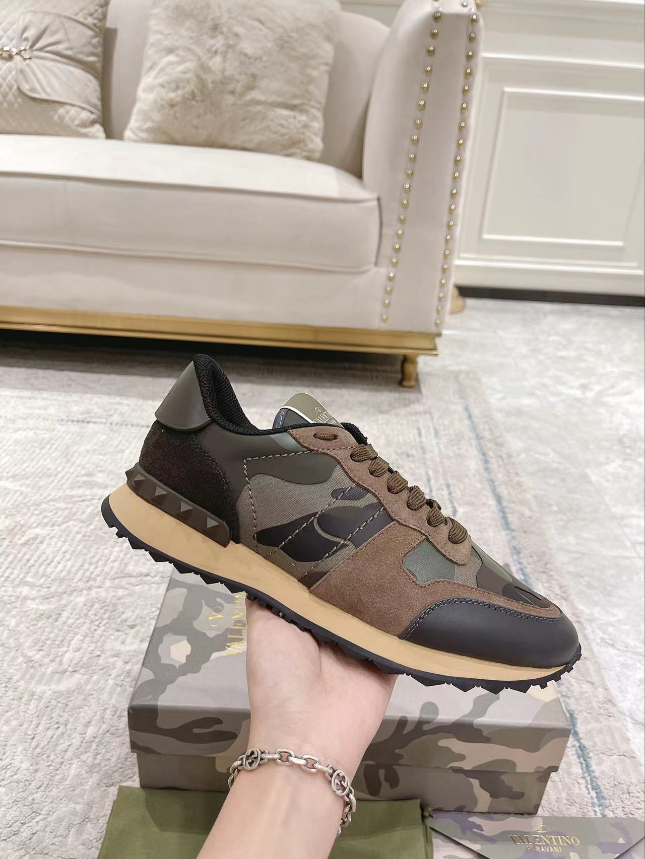 LuxluxHouse Best Quality Shoes Valentino