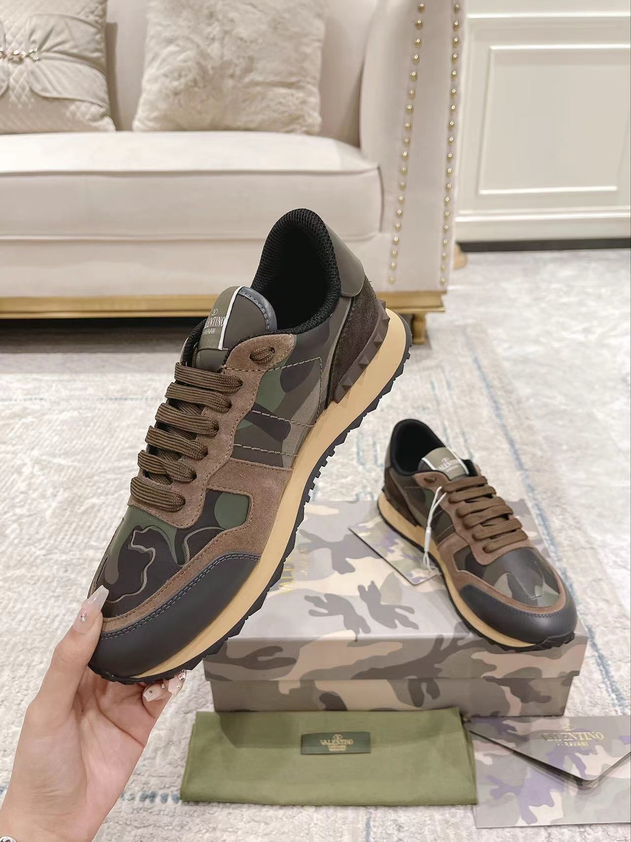 LuxluxHouse Best Quality Shoes Valentino