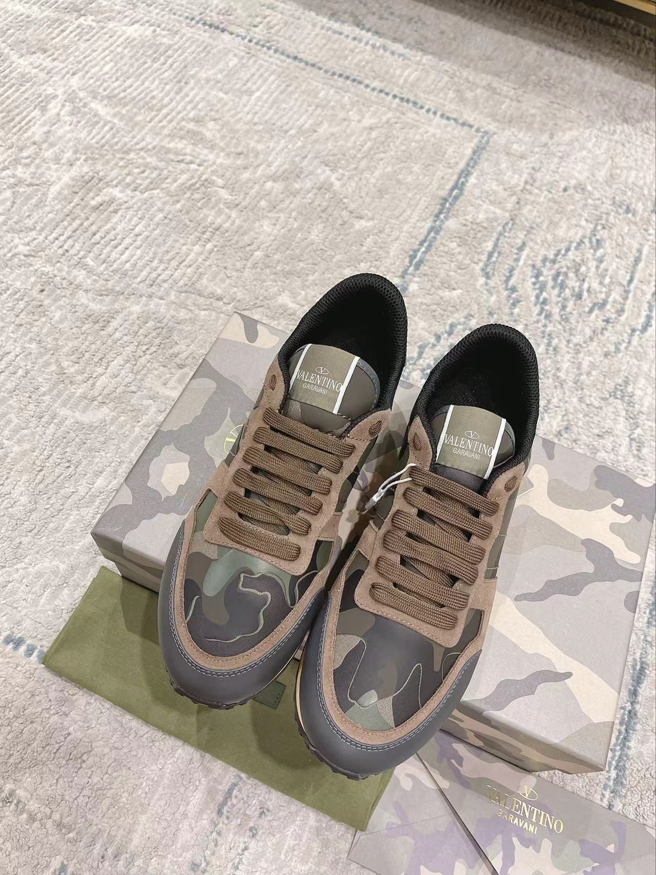 LuxluxHouse Best Quality Shoes Valentino