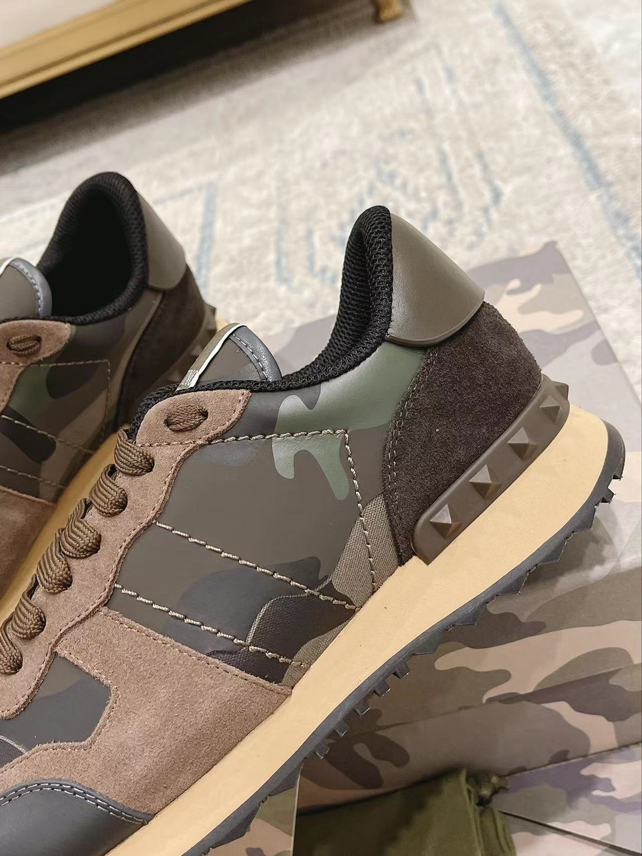 LuxluxHouse Best Quality Shoes Valentino