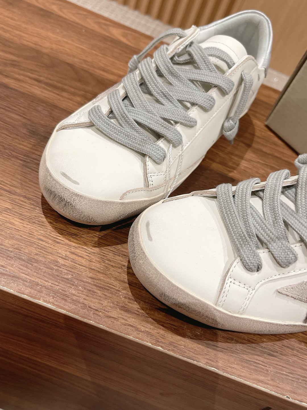 LuxluxHouse Best Quality Shoes Golden Goose