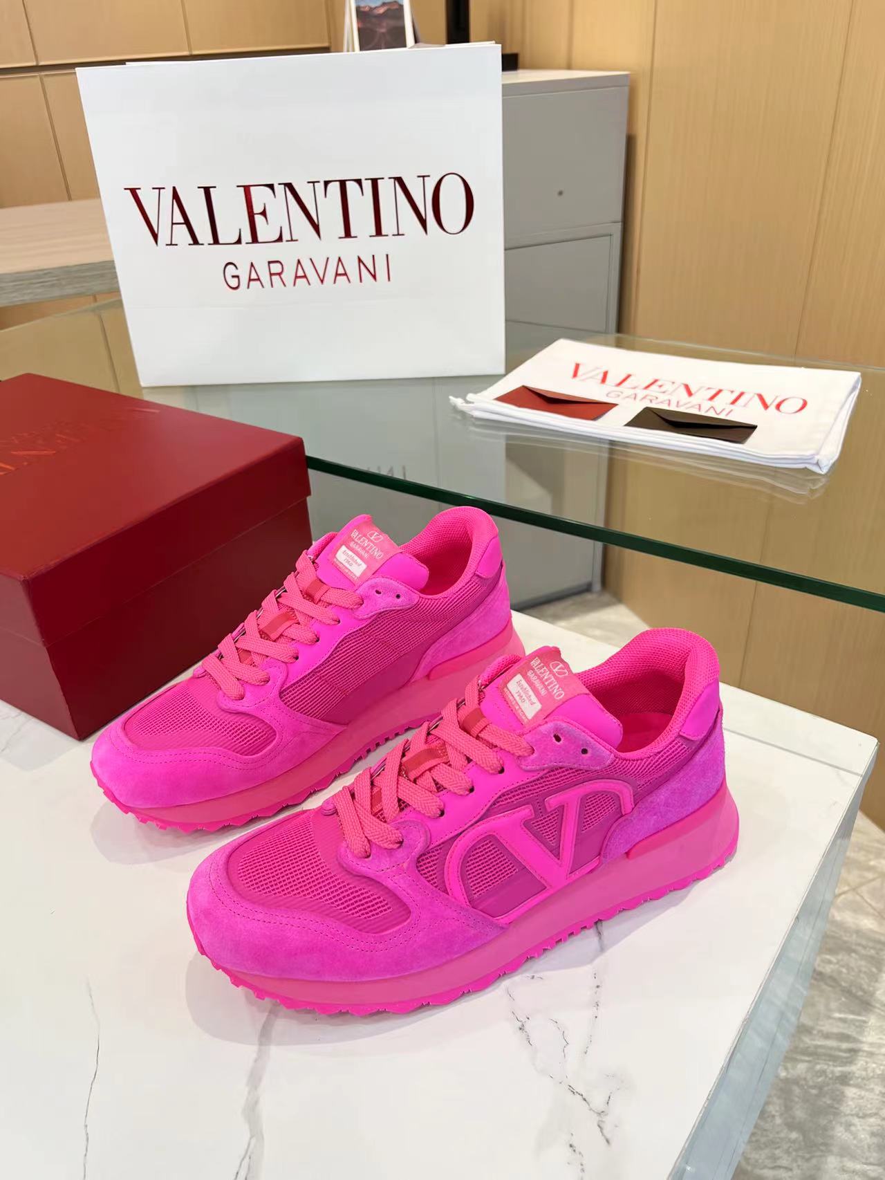 LuxluxHouse Best Quality Shoes Valentino