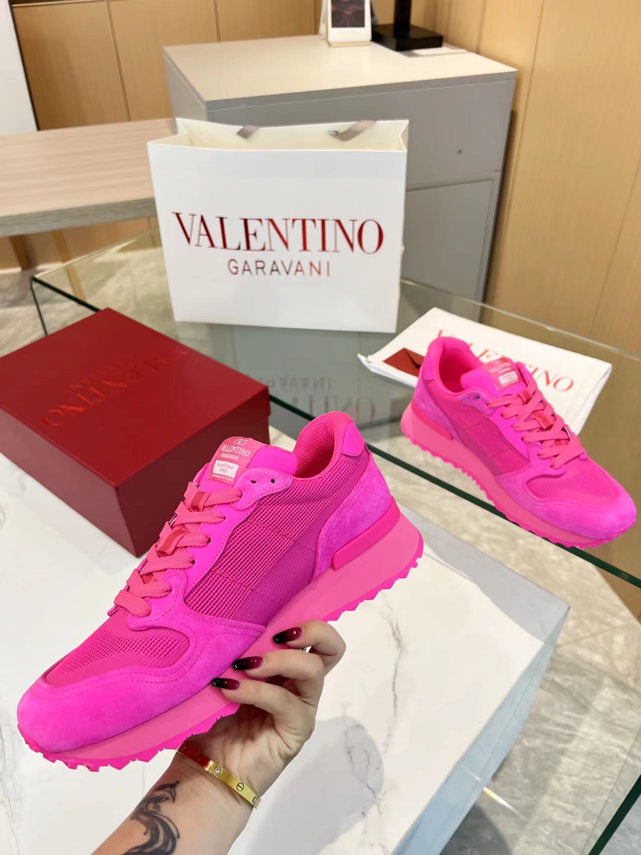 LuxluxHouse Best Quality Shoes Valentino