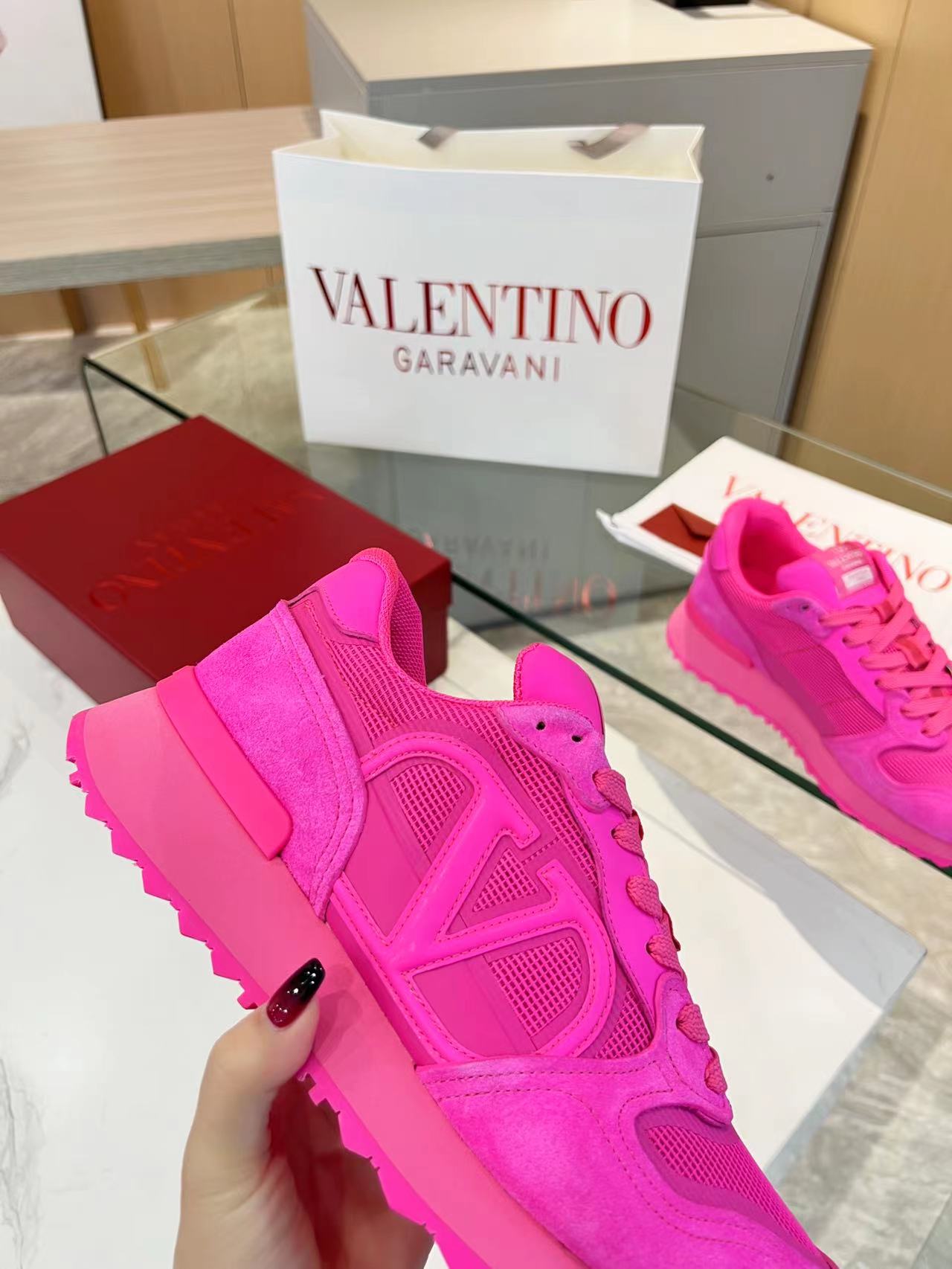 LuxluxHouse Best Quality Shoes Valentino