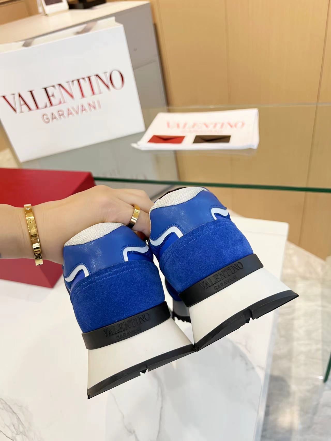LuxluxHouse Best Quality Shoes Valentino