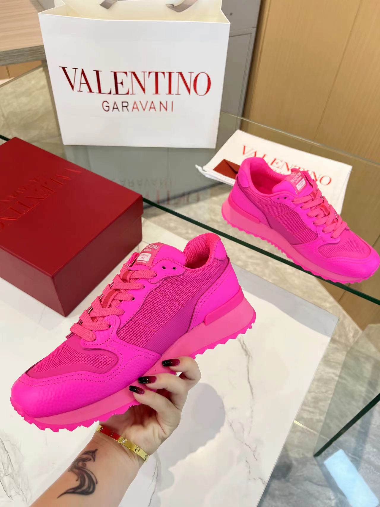 LuxluxHouse Best Quality Shoes Valentino