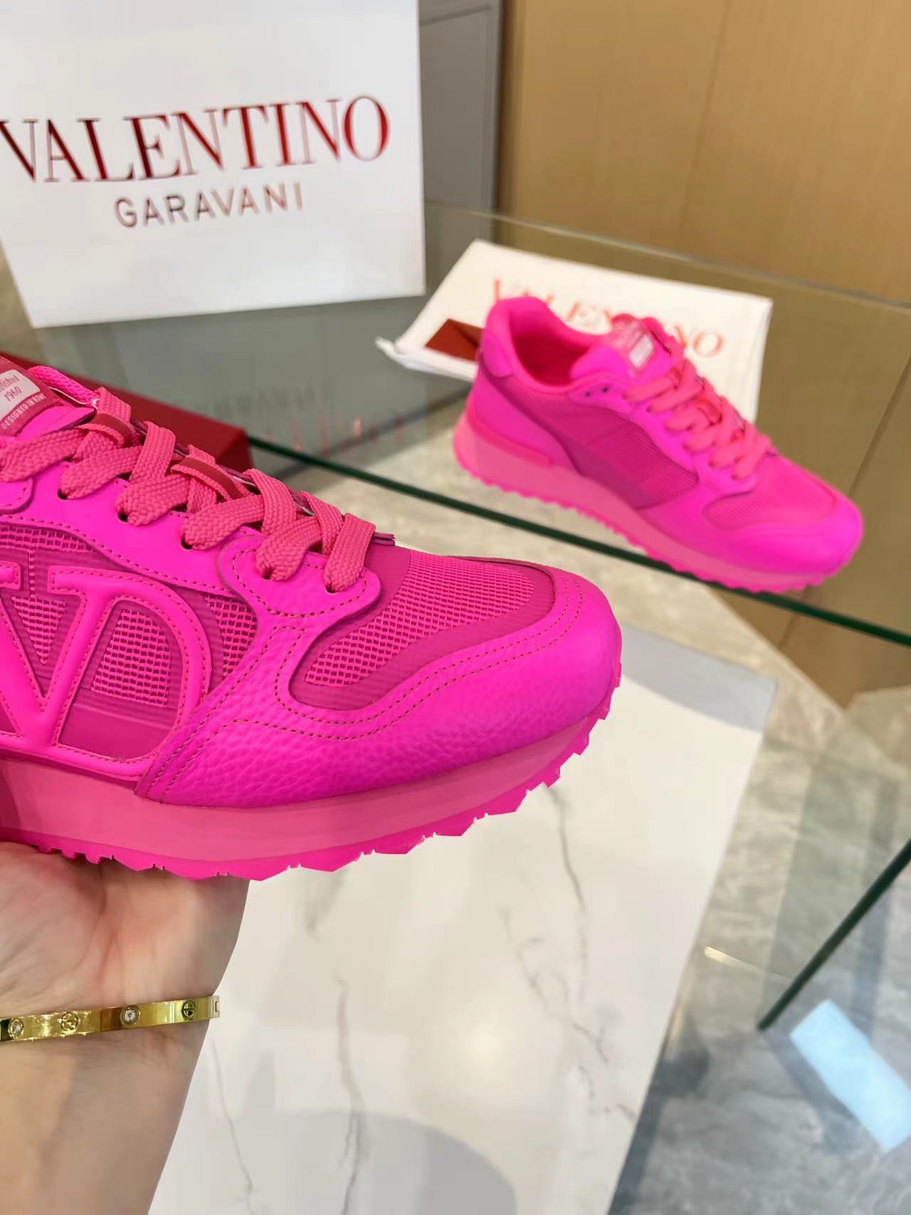 LuxluxHouse Best Quality Shoes Valentino