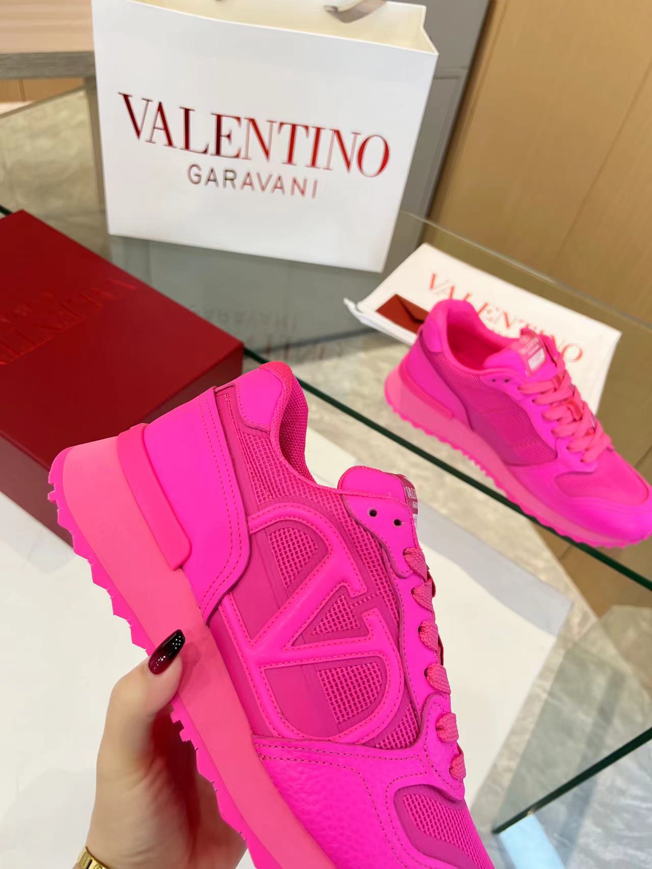LuxluxHouse Best Quality Shoes Valentino