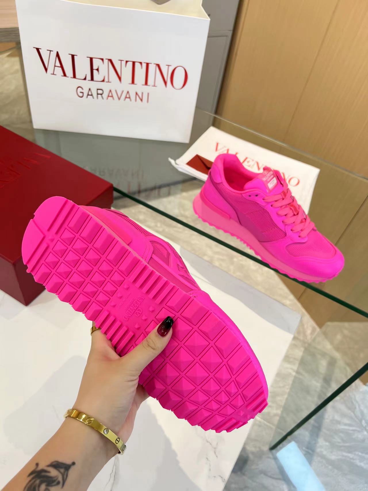 LuxluxHouse Best Quality Shoes Valentino
