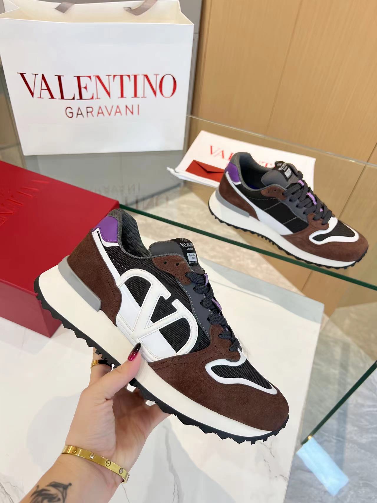 LuxluxHouse Best Quality Shoes Valentino