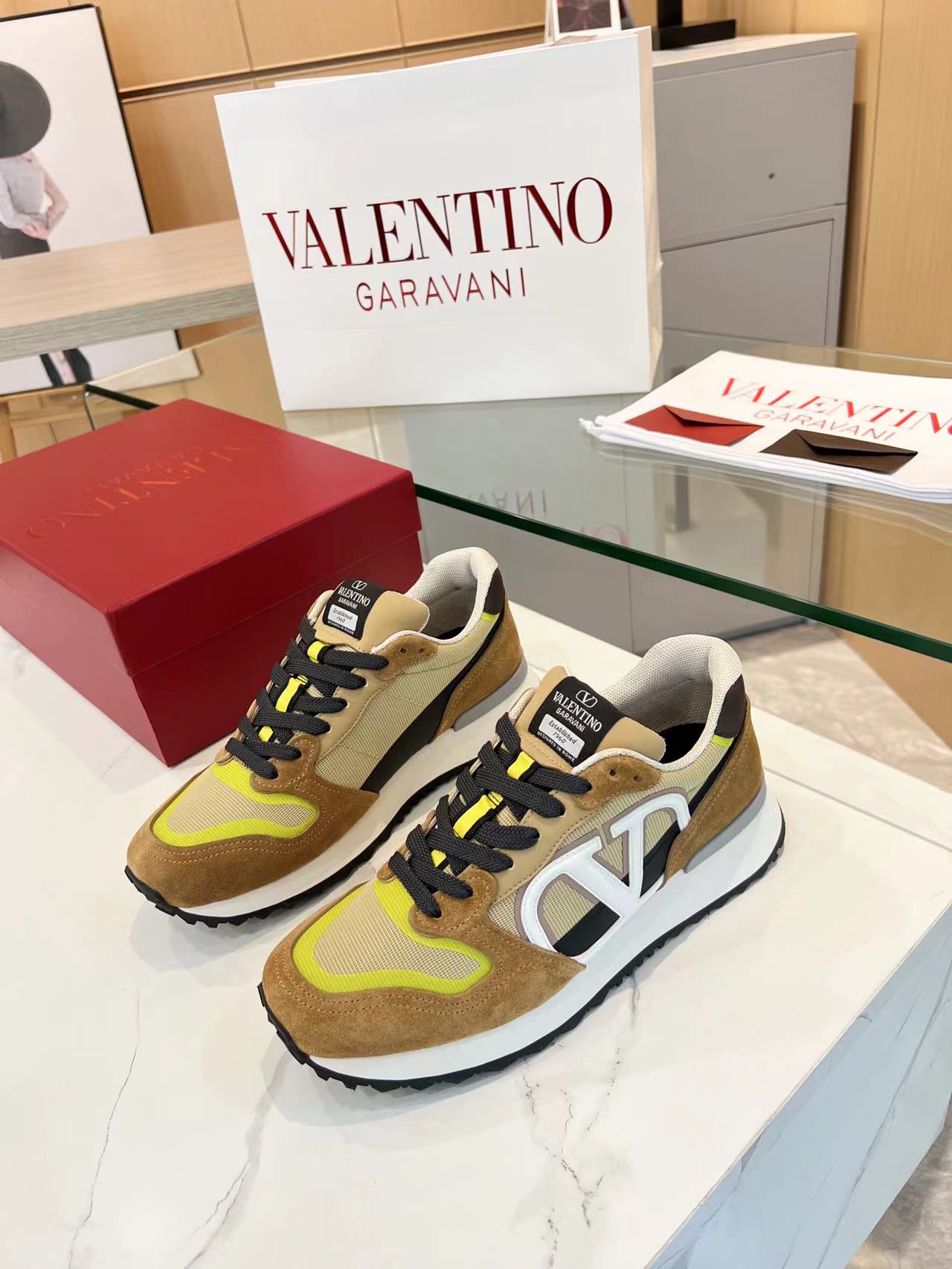 LuxluxHouse Best Quality Shoes Valentino