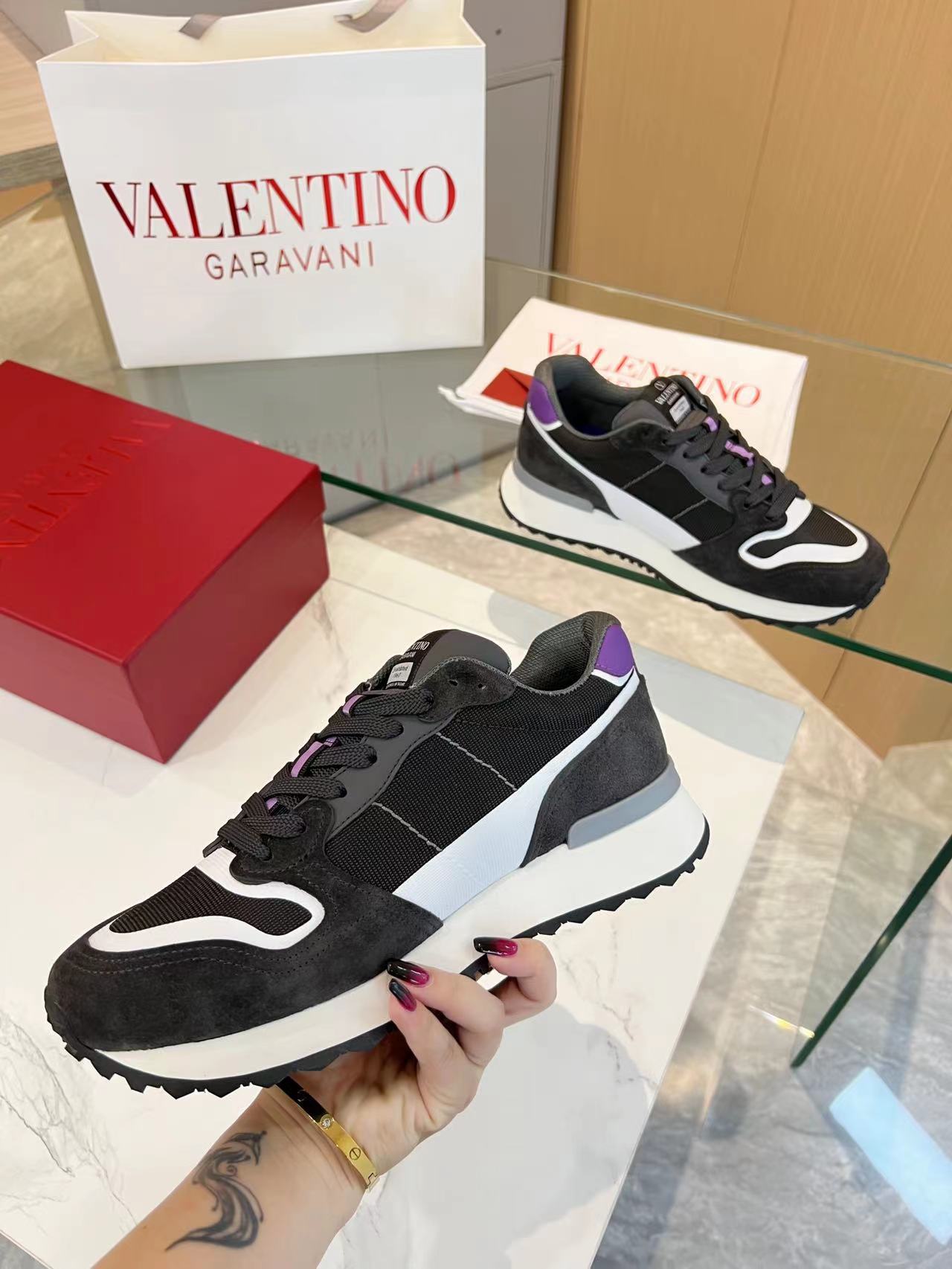 LuxluxHouse Best Quality Shoes Valentino