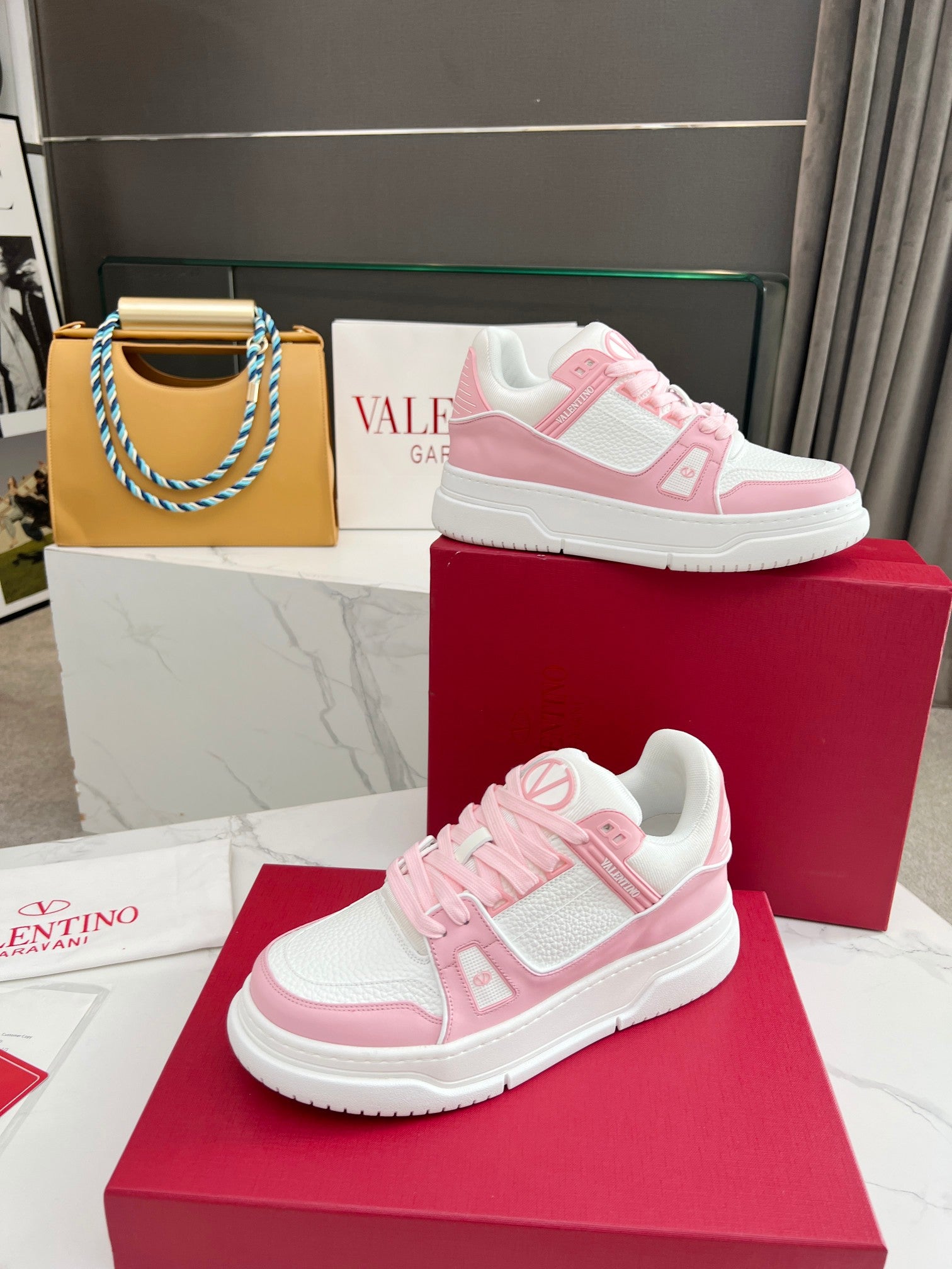 LuxluxHouse Best Quality Shoes Valentino