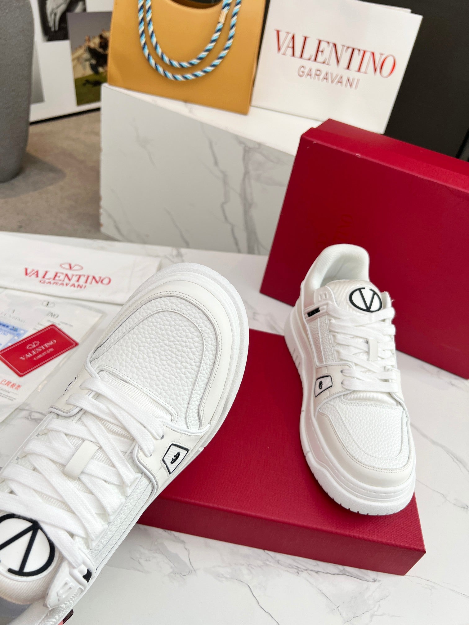 LuxluxHouse Best Quality Shoes Valentino