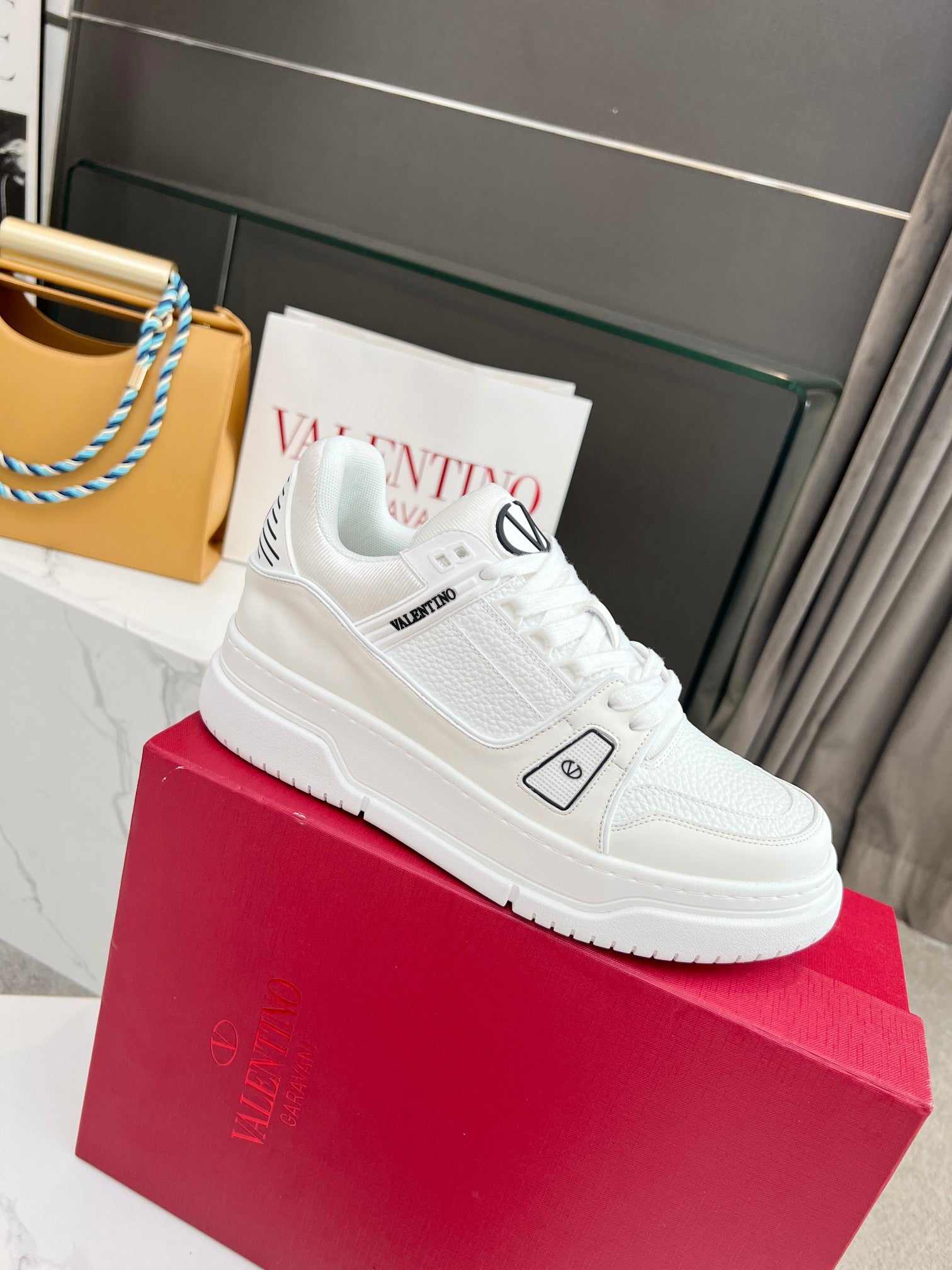 LuxluxHouse Best Quality Shoes Valentino