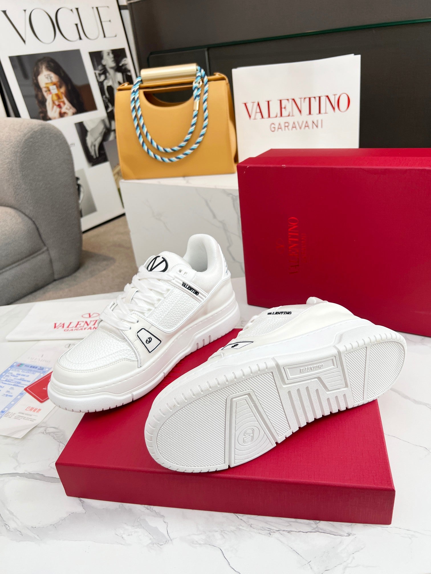 LuxluxHouse Best Quality Shoes Valentino