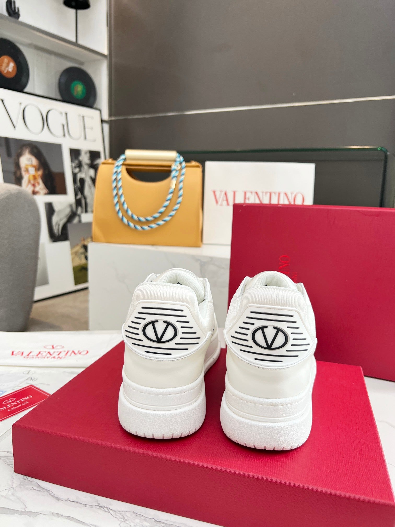 LuxluxHouse Best Quality Shoes Valentino