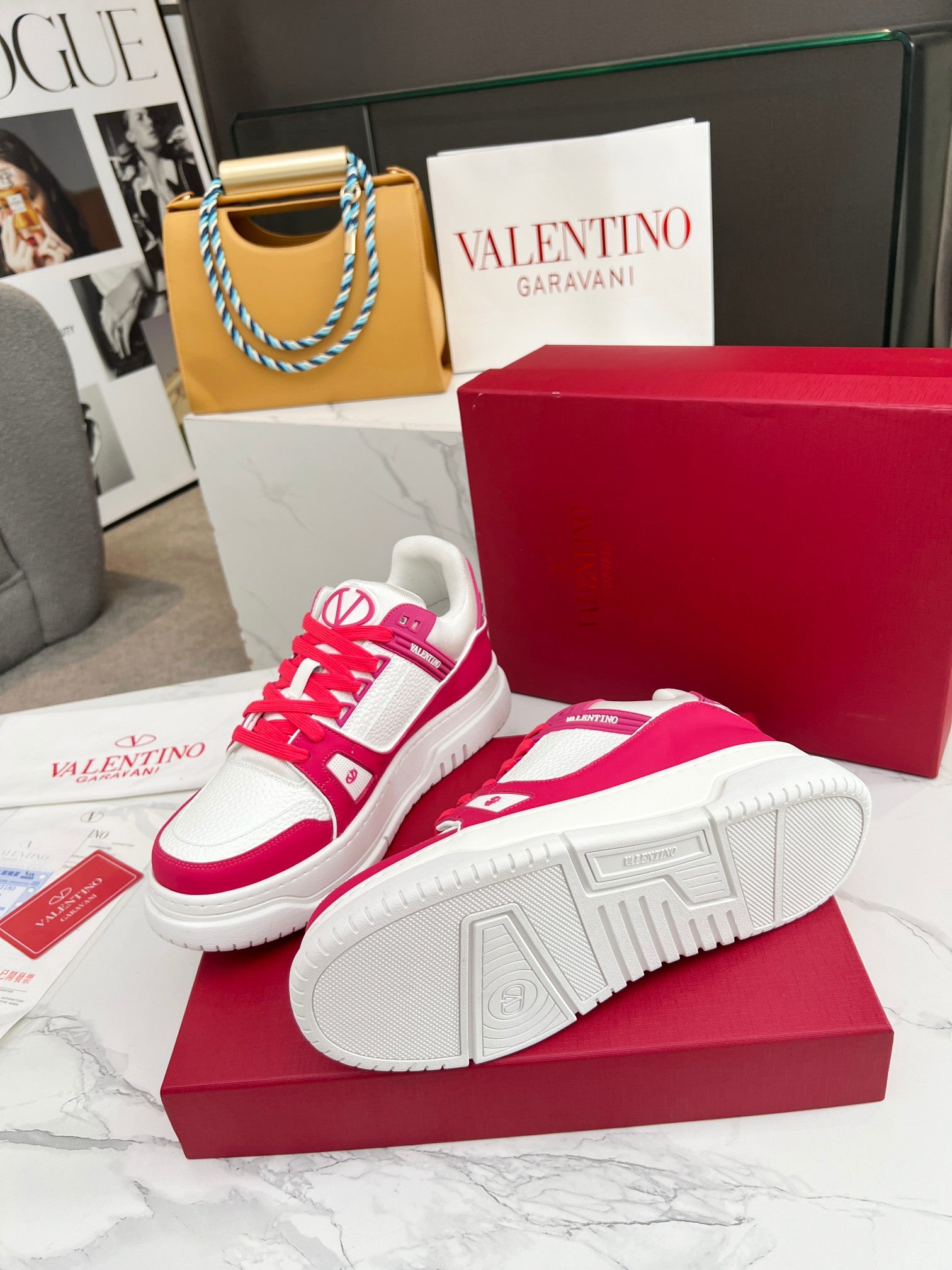 LuxluxHouse Best Quality Shoes Valentino