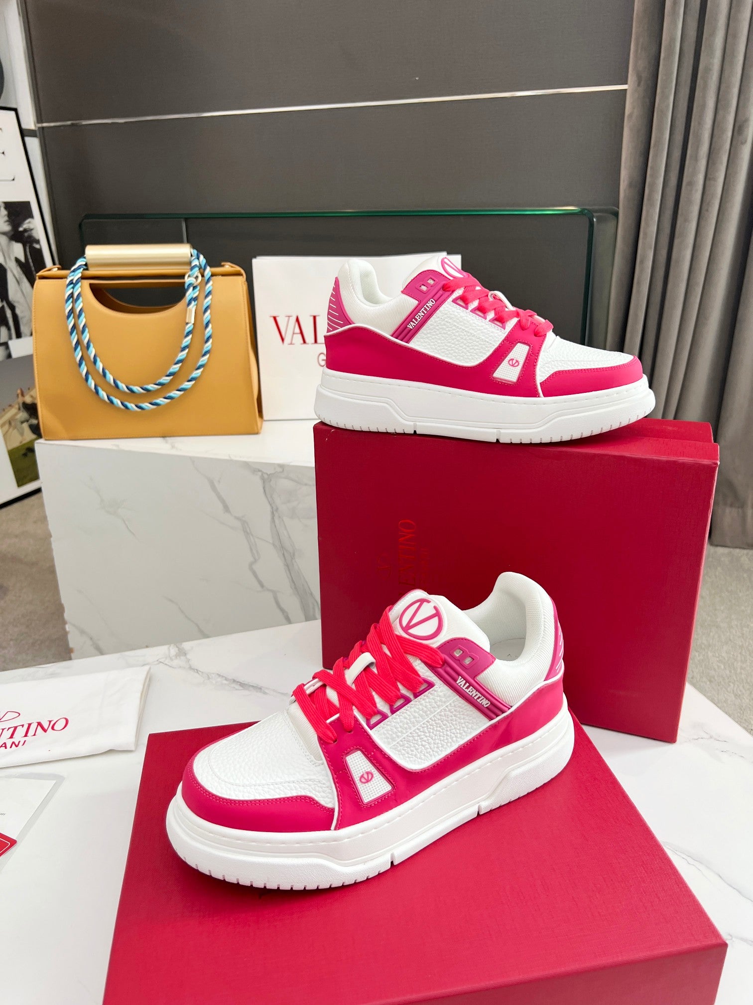 LuxluxHouse Best Quality Shoes Valentino