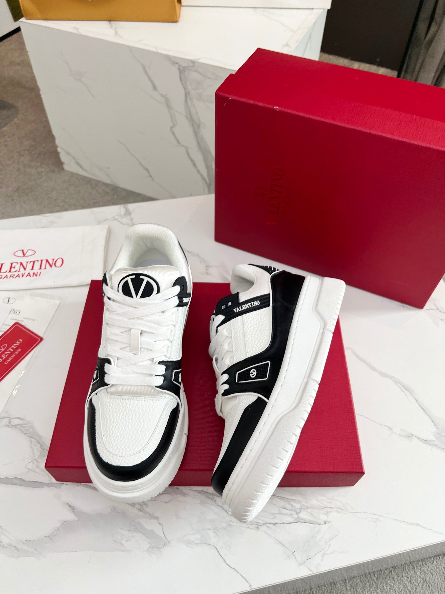 LuxluxHouse Best Quality Shoes Valentino