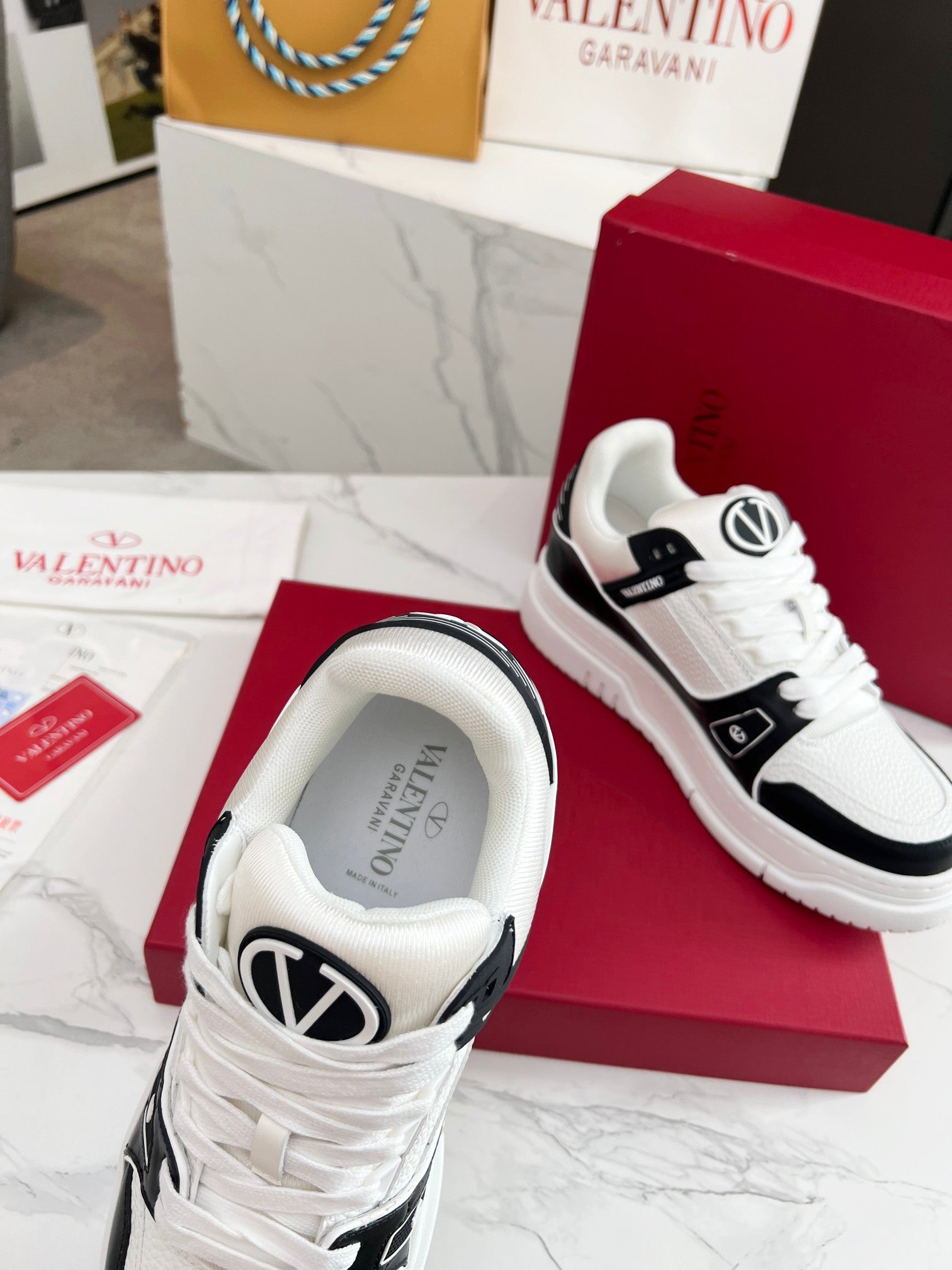 LuxluxHouse Best Quality Shoes Valentino