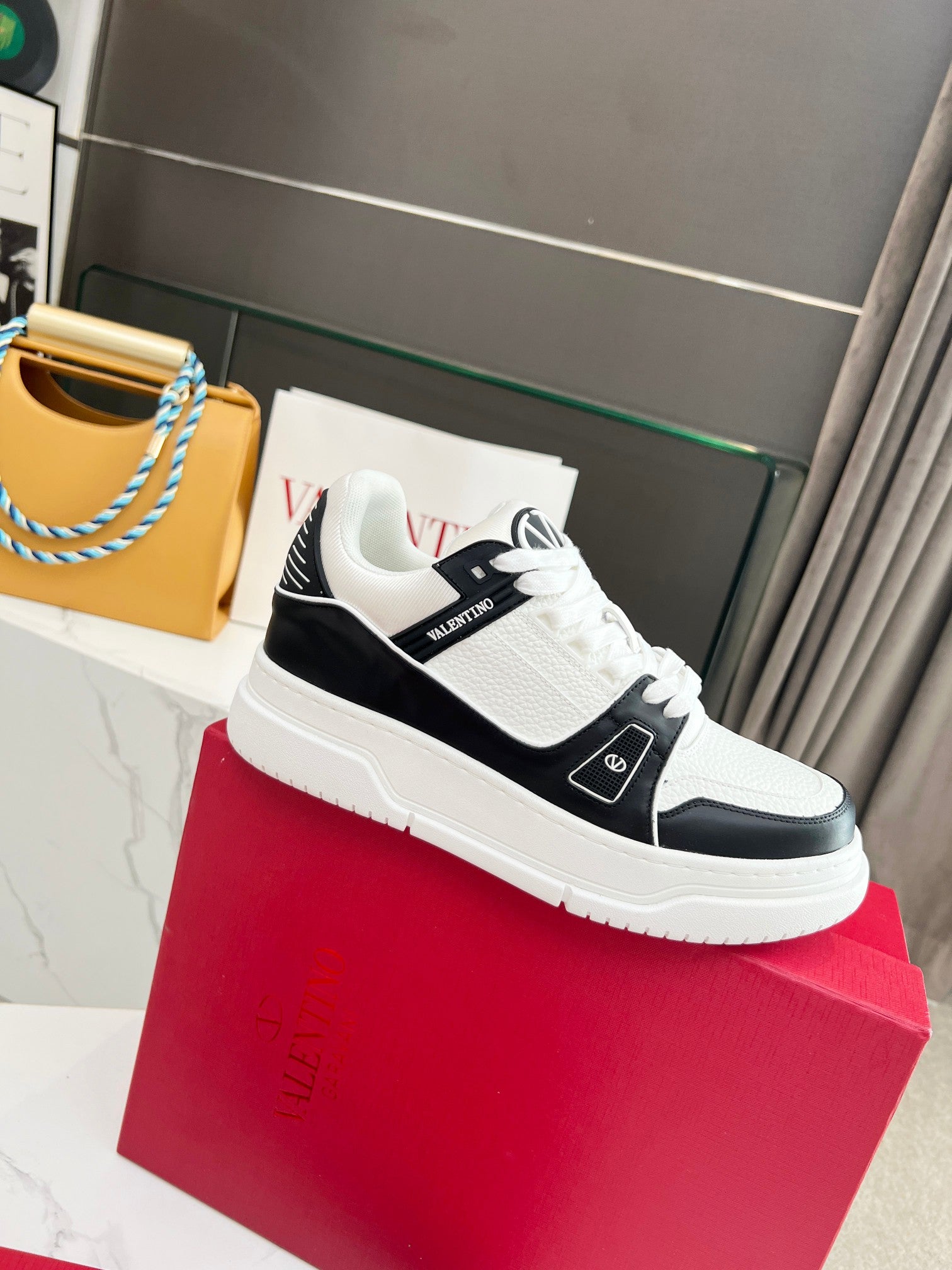 LuxluxHouse Best Quality Shoes Valentino