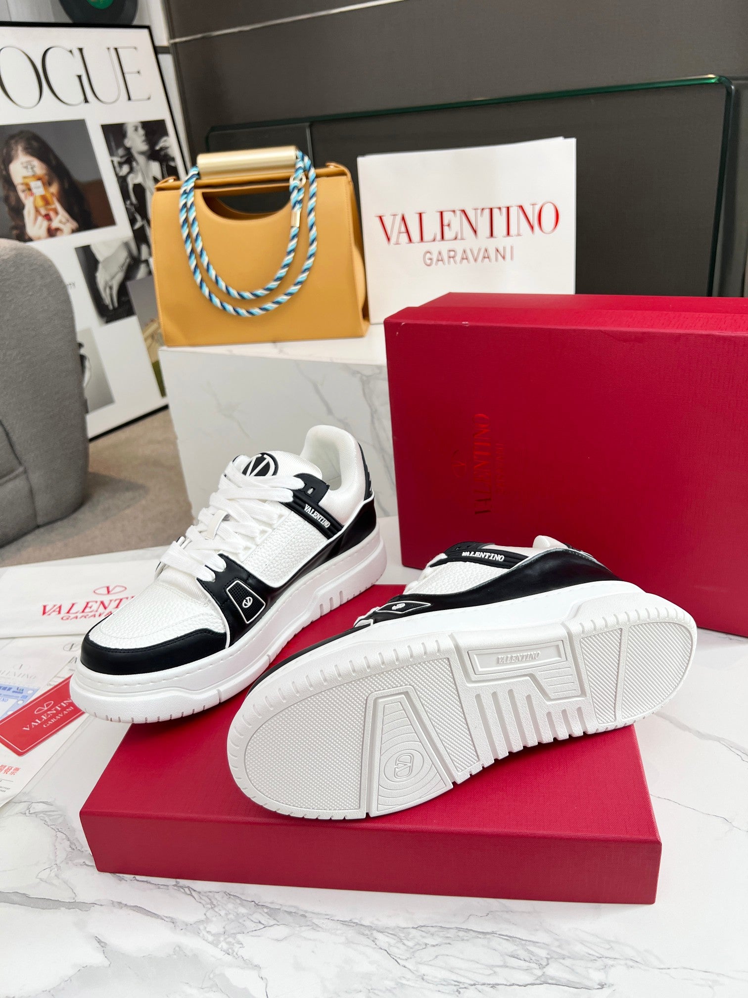 LuxluxHouse Best Quality Shoes Valentino