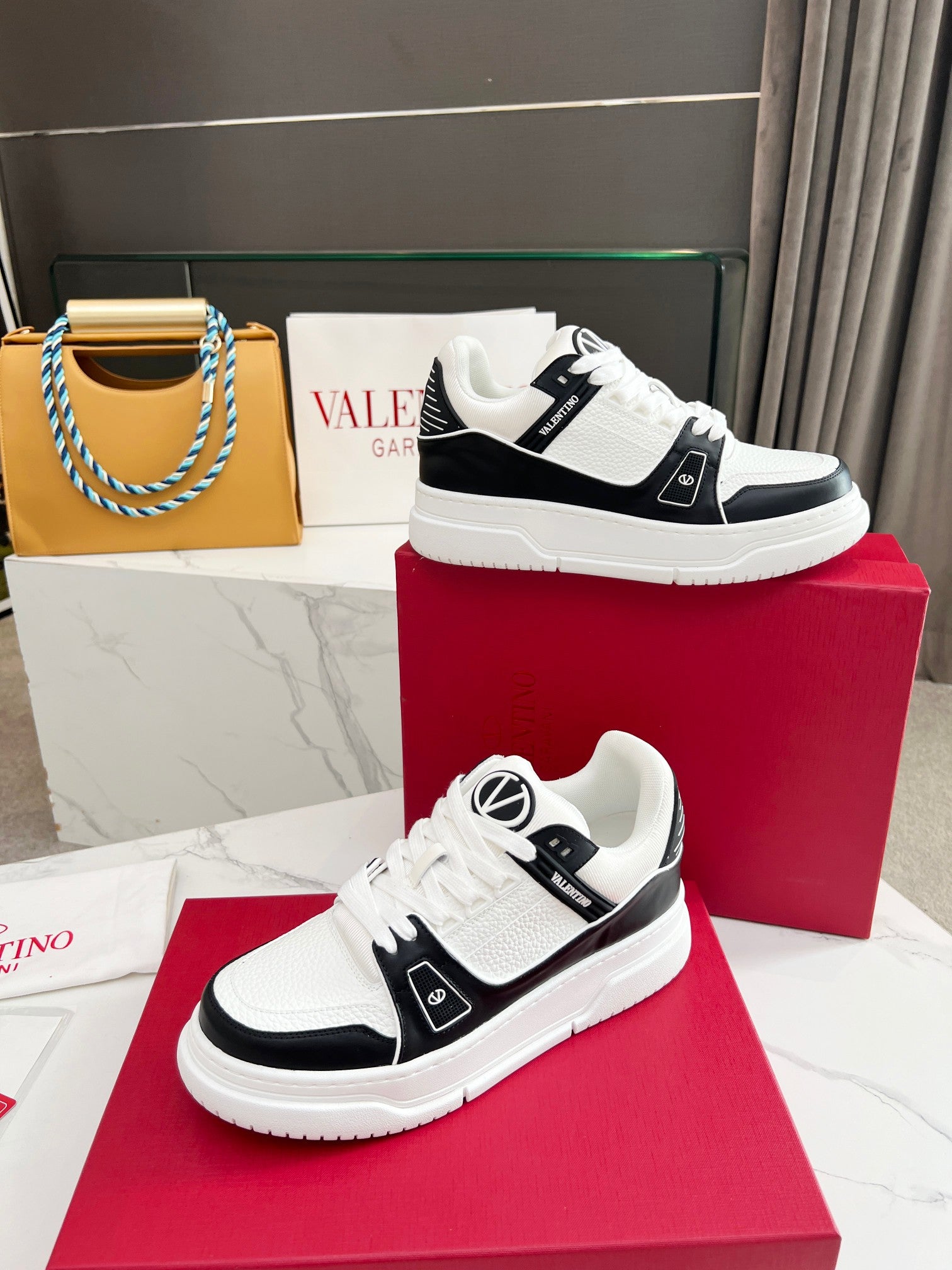 LuxluxHouse Best Quality Shoes Valentino