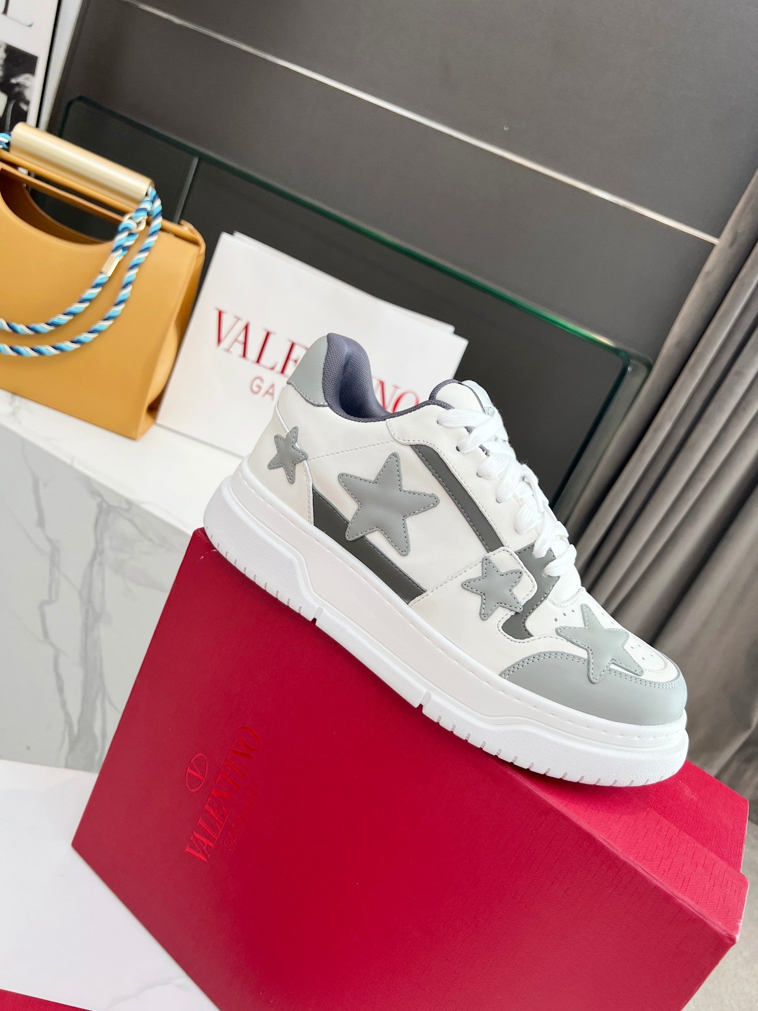 LuxluxHouse Best Quality Shoes Valentino