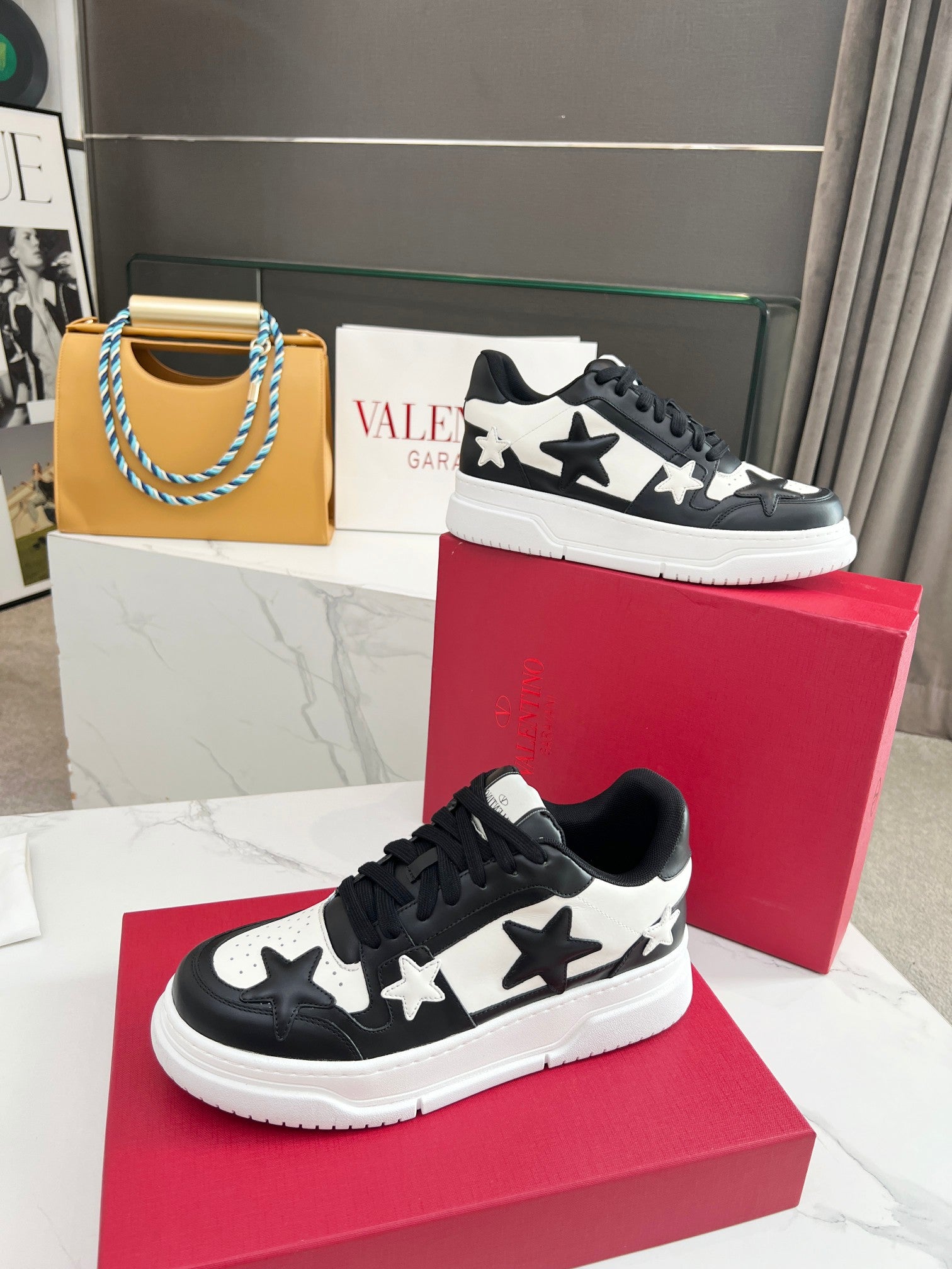 LuxluxHouse Best Quality Shoes Valentino