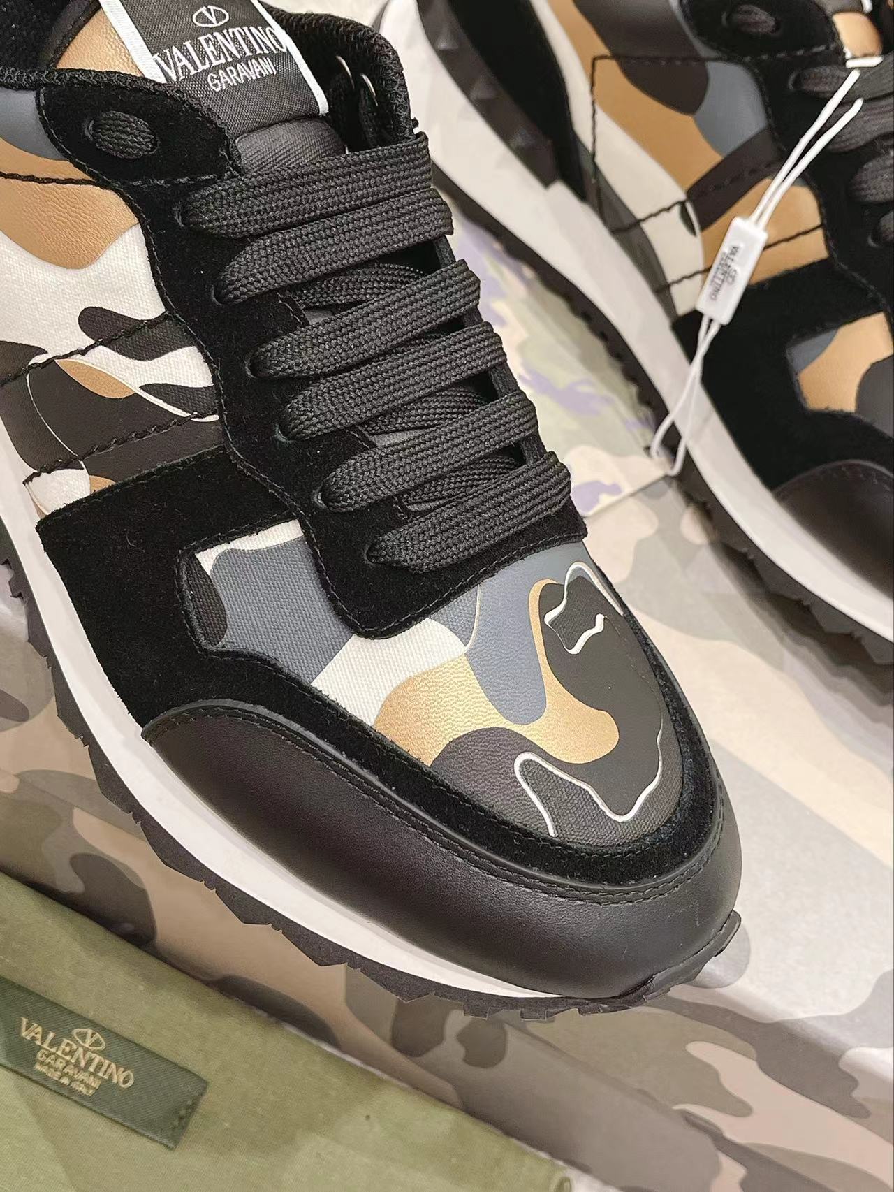 LuxluxHouse Best Quality Shoes Valentino