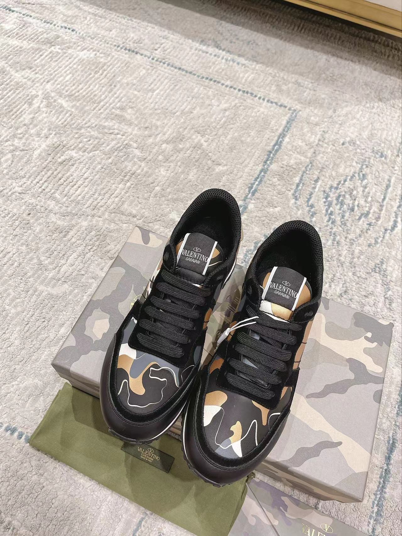 LuxluxHouse Best Quality Shoes Valentino