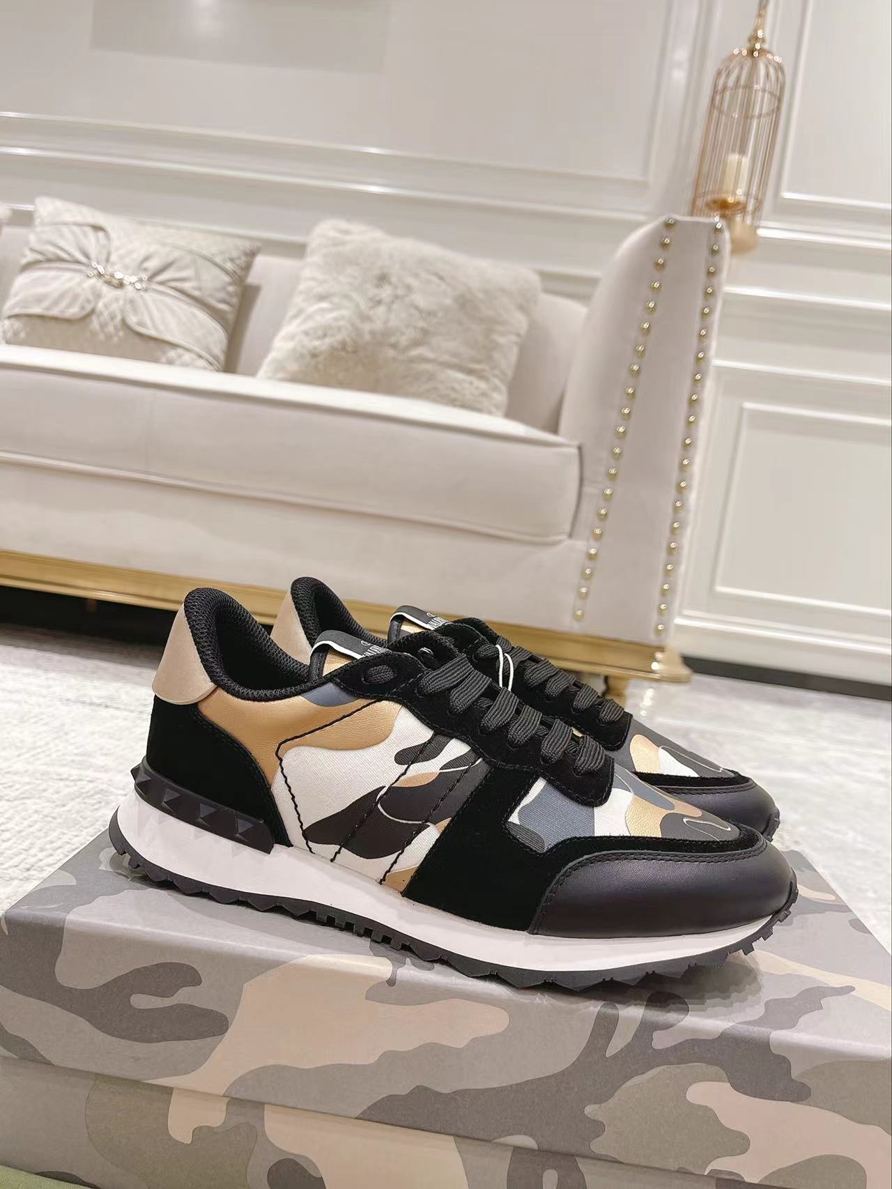 LuxluxHouse Best Quality Shoes Valentino