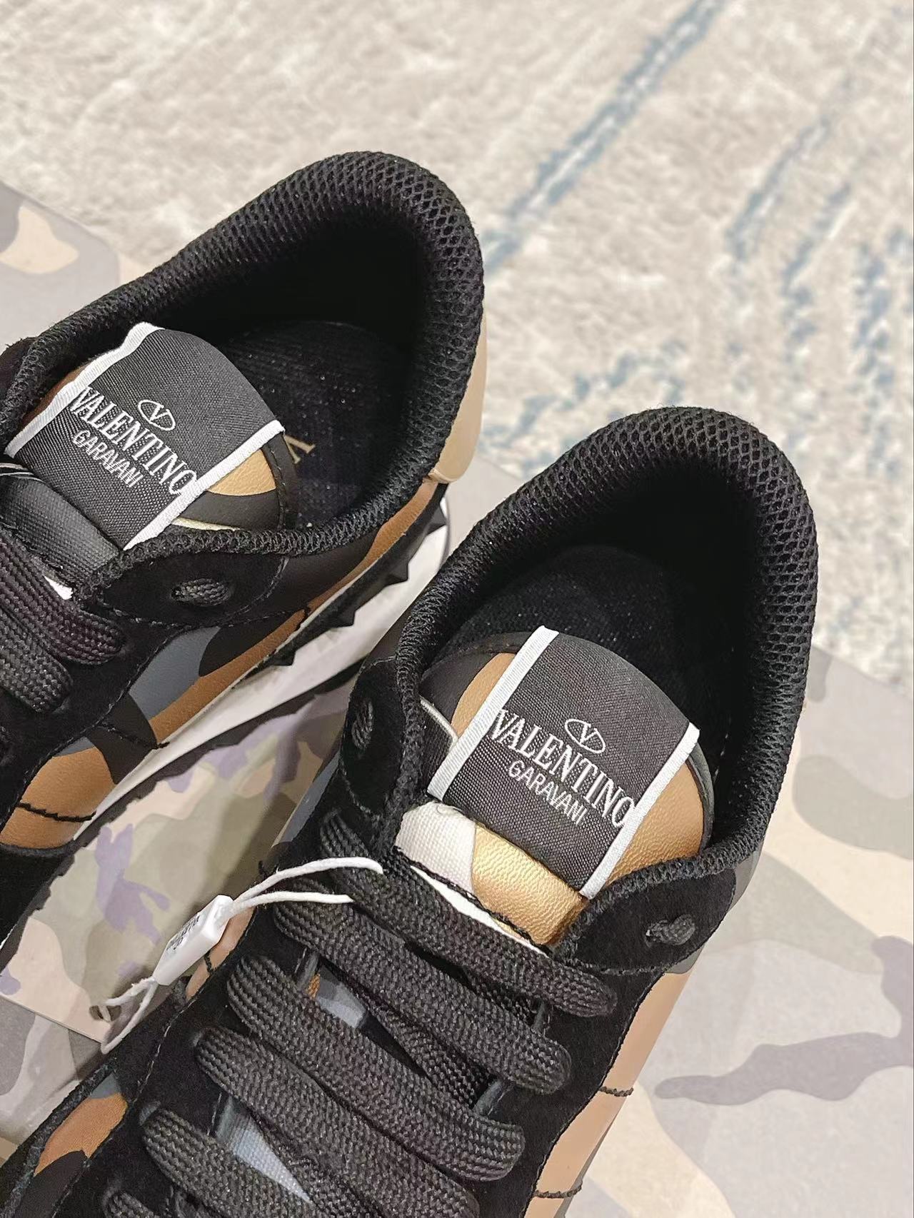 LuxluxHouse Best Quality Shoes Valentino