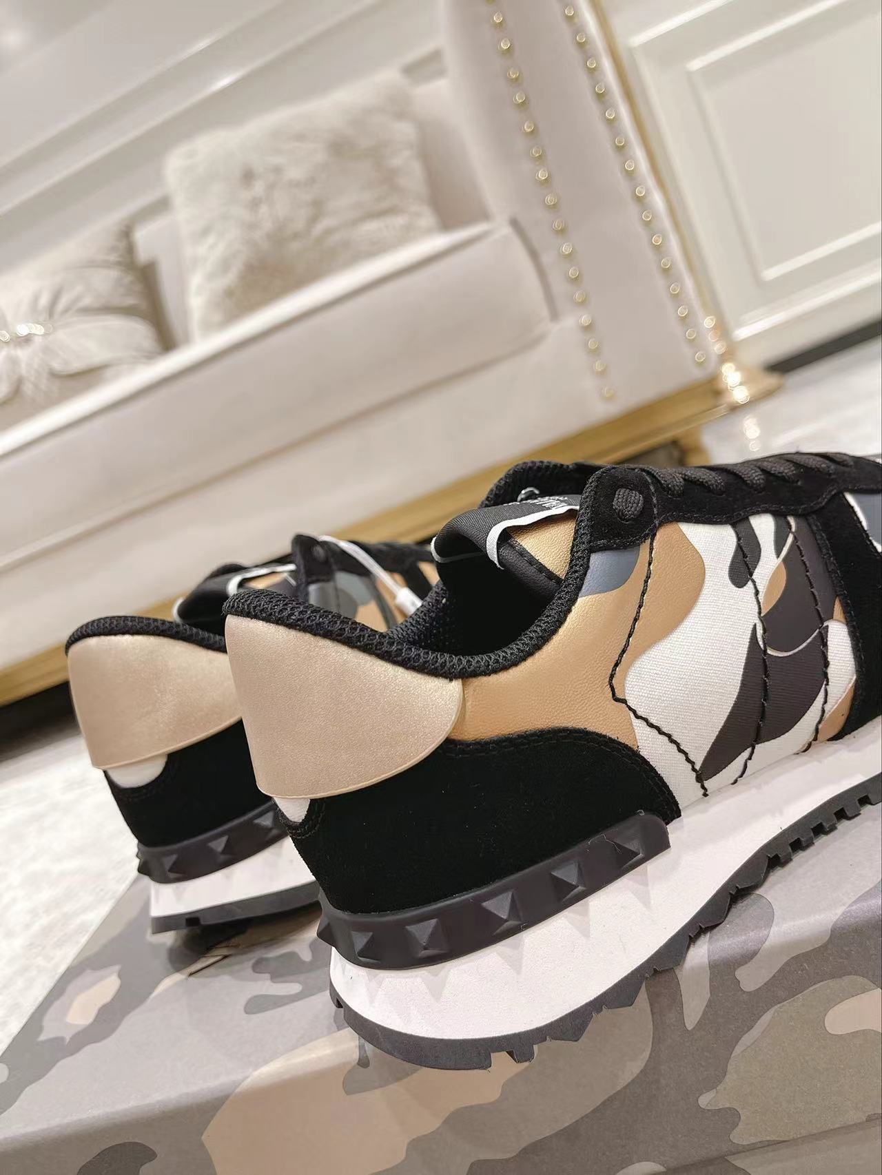 LuxluxHouse Best Quality Shoes Valentino