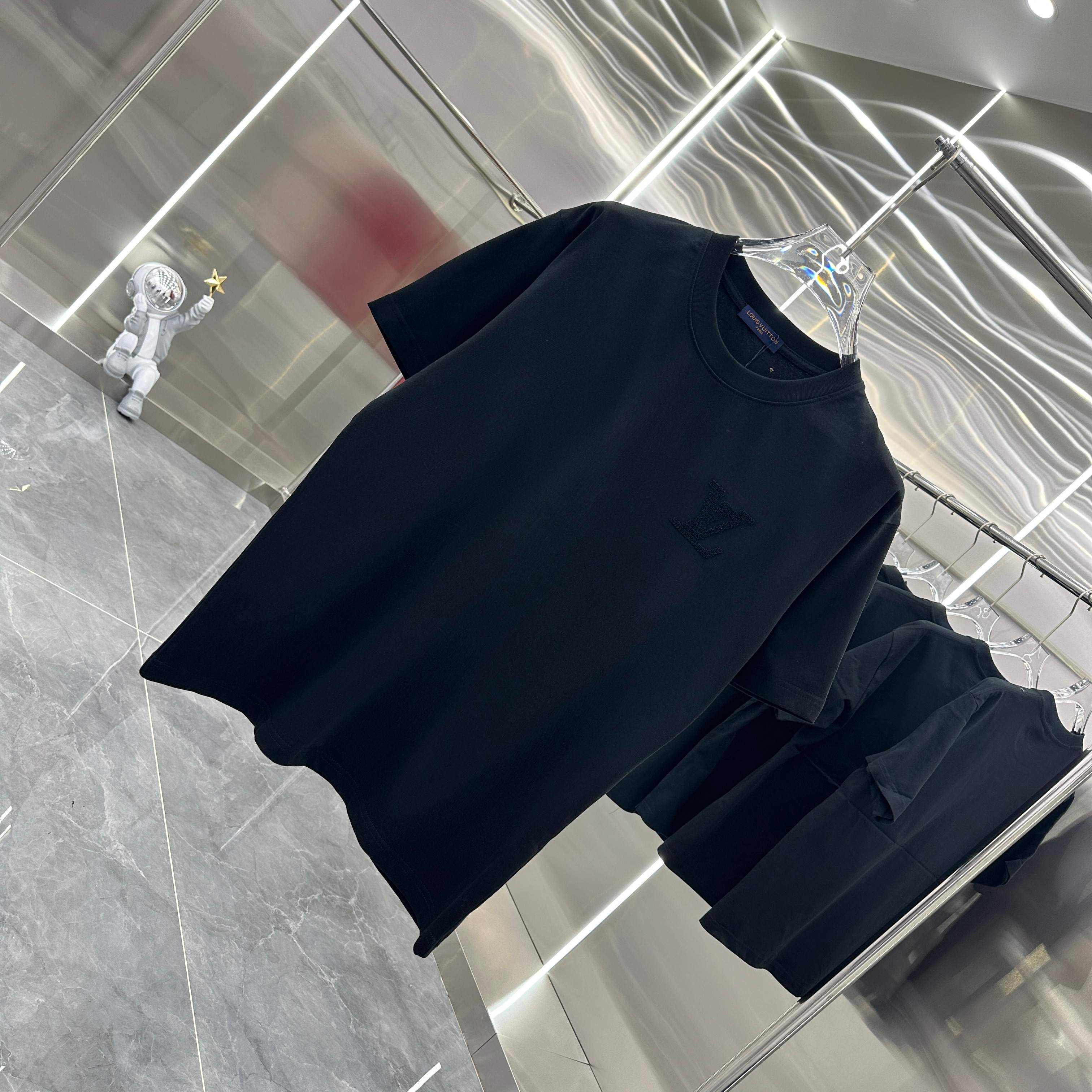 LuxluxHouse Best Quality Clothes T-shirt Louis Vuitton