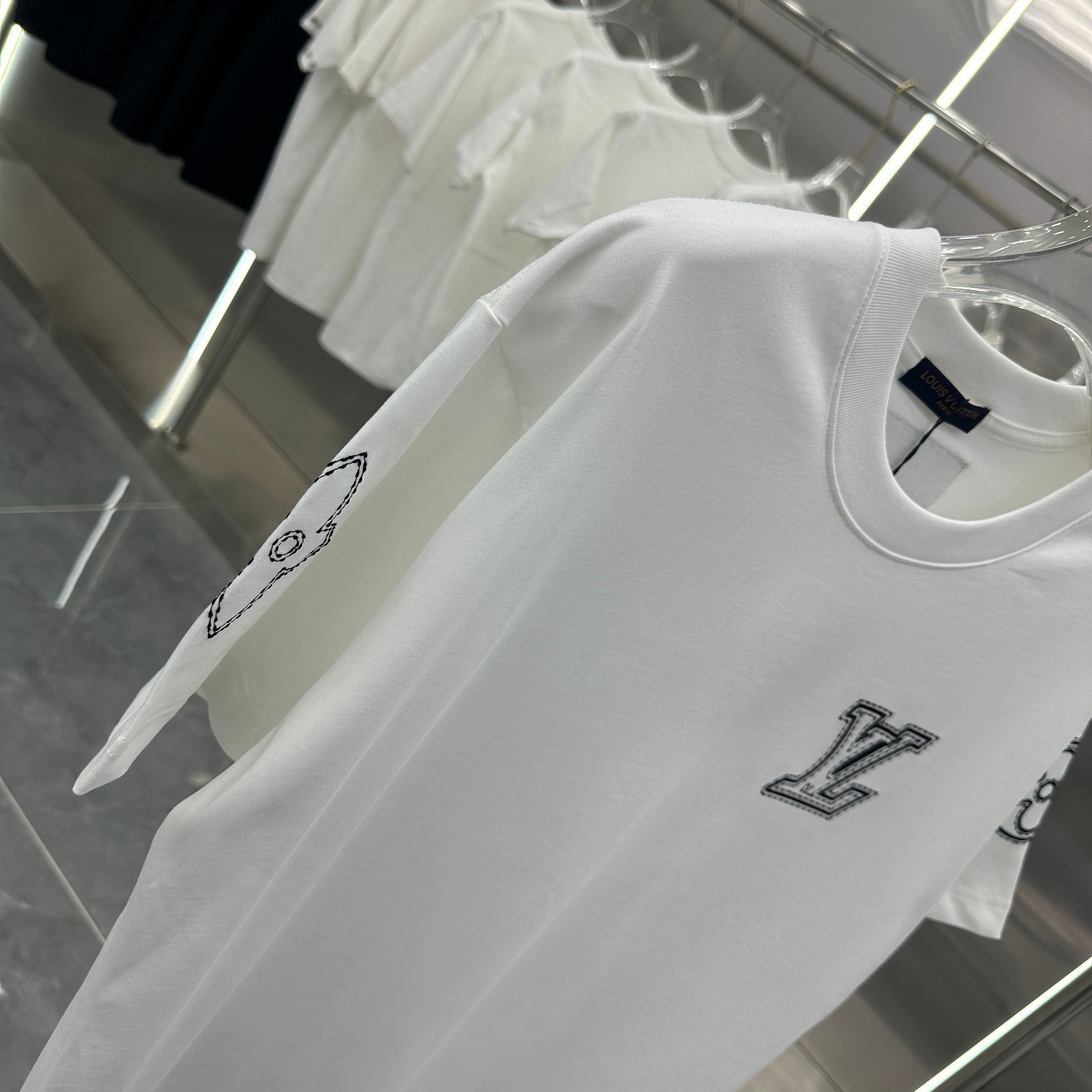 LuxluxHouse Best Quality Clothes T-shirt Louis Vuitton