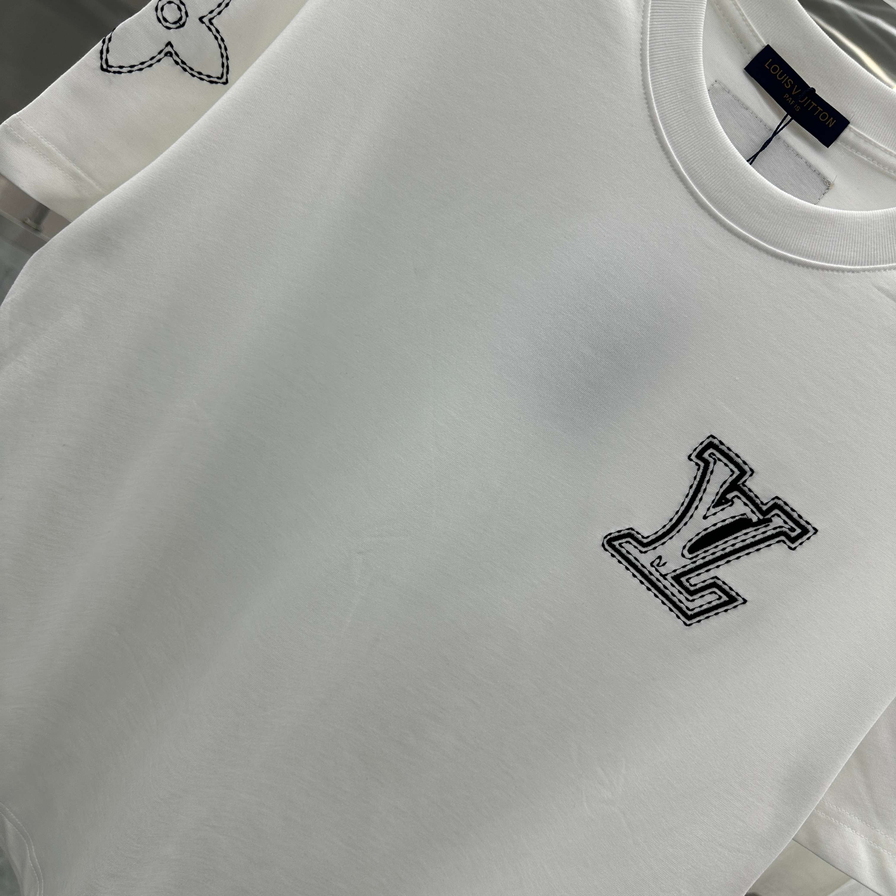 LuxluxHouse Best Quality Clothes T-shirt Louis Vuitton