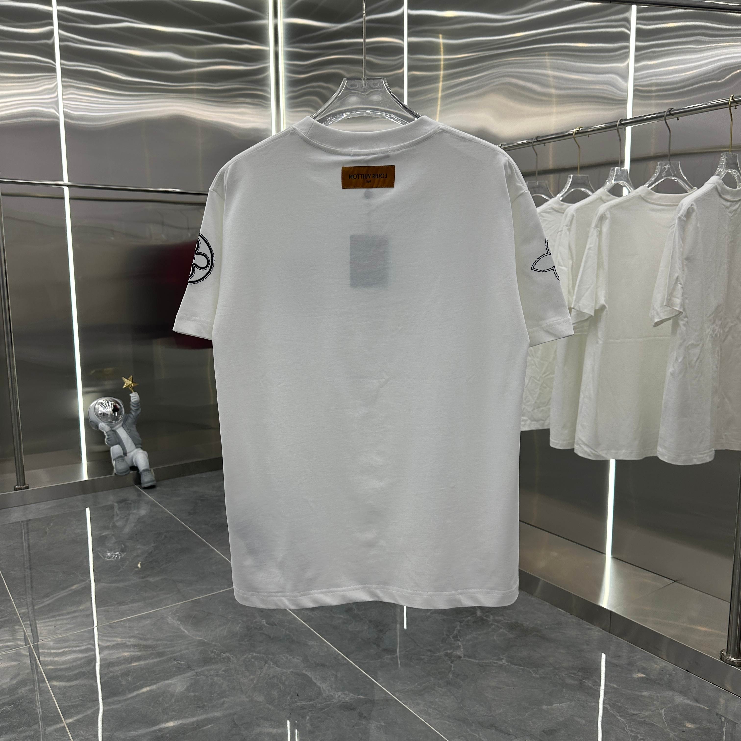 LuxluxHouse Best Quality Clothes T-shirt Louis Vuitton