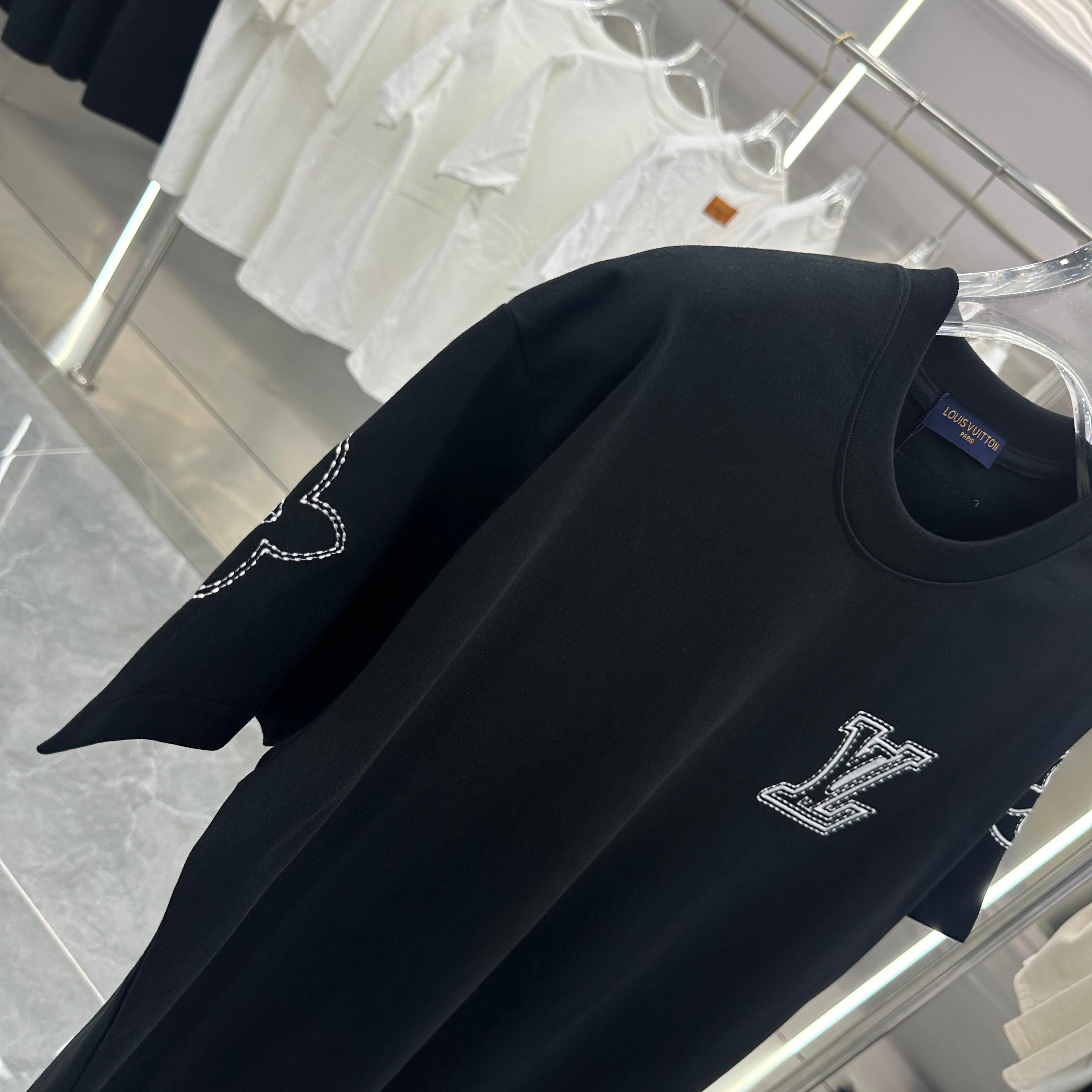 LuxluxHouse Best Quality Clothes T-shirt Louis Vuitton