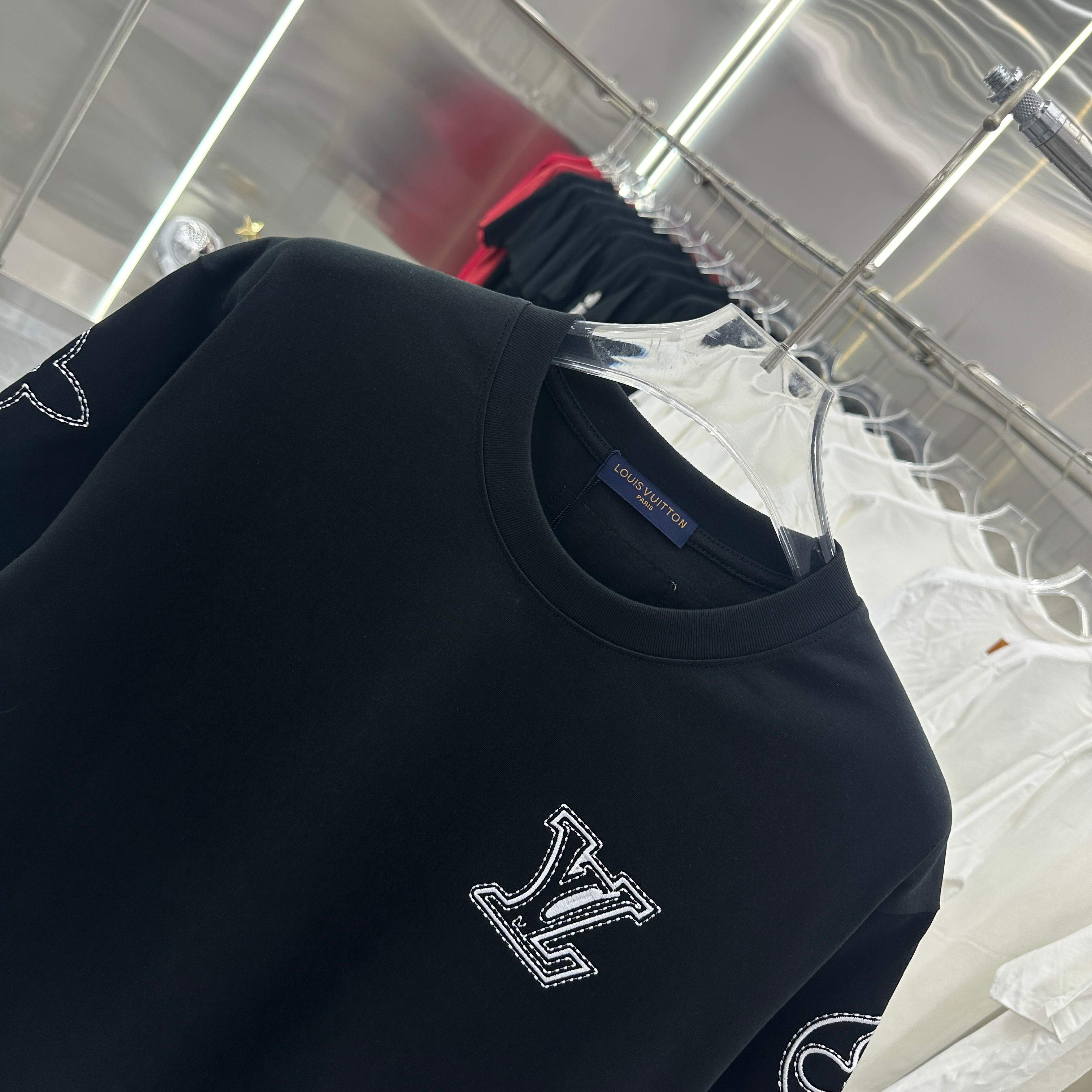 LuxluxHouse Best Quality Clothes T-shirt Louis Vuitton