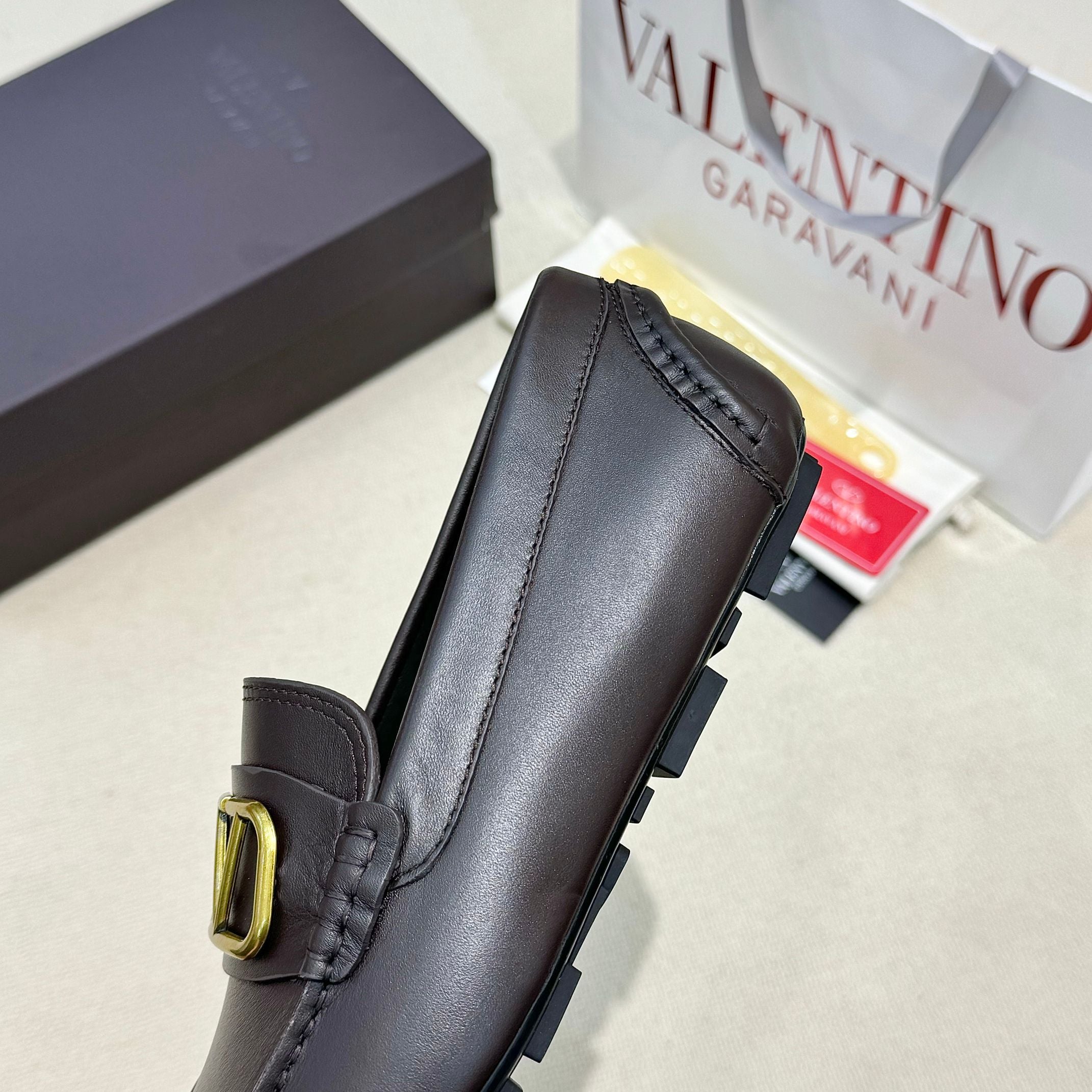 LuxluxHouse Best Quality Shoes Valentino